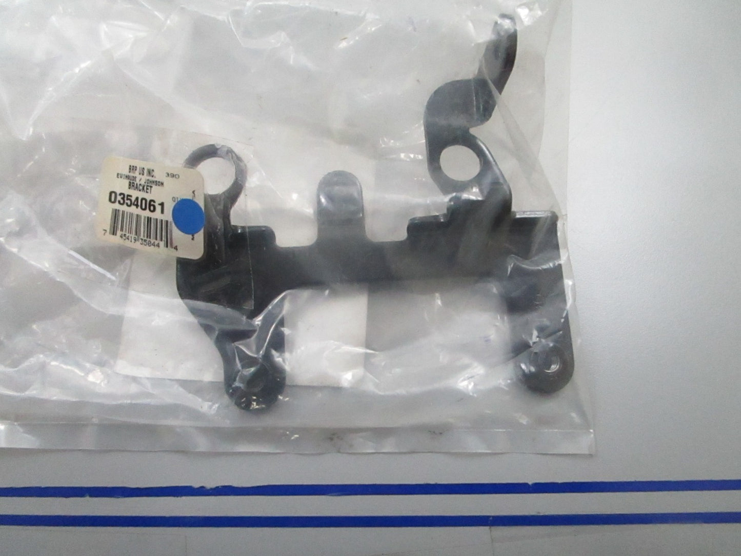 *NEW OEM* 0810 OMC Johnson Evinrude Bracket 354061 0354061