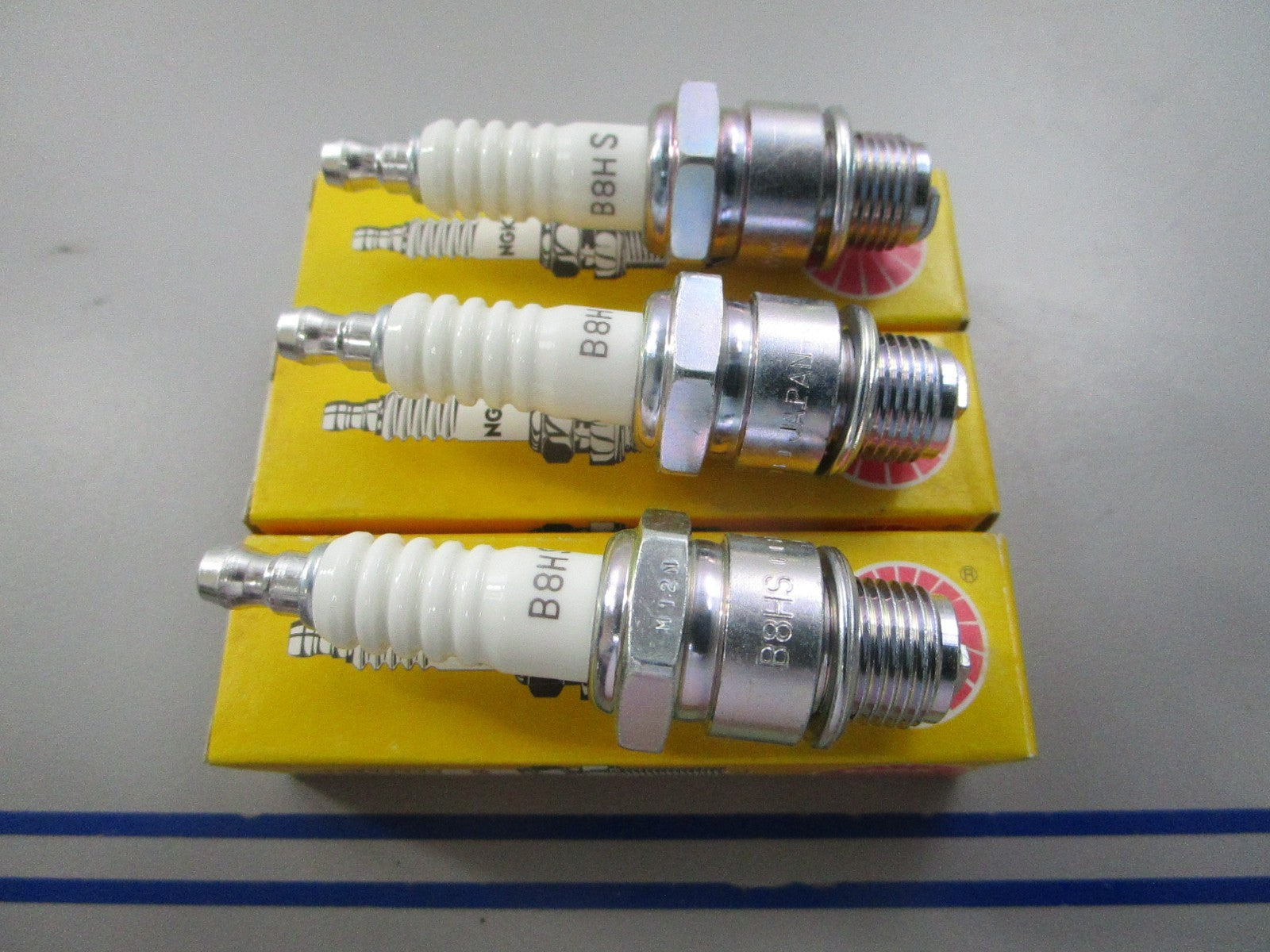 NEW (LOT OF 3) B8HS NGK Spark Plug 0810