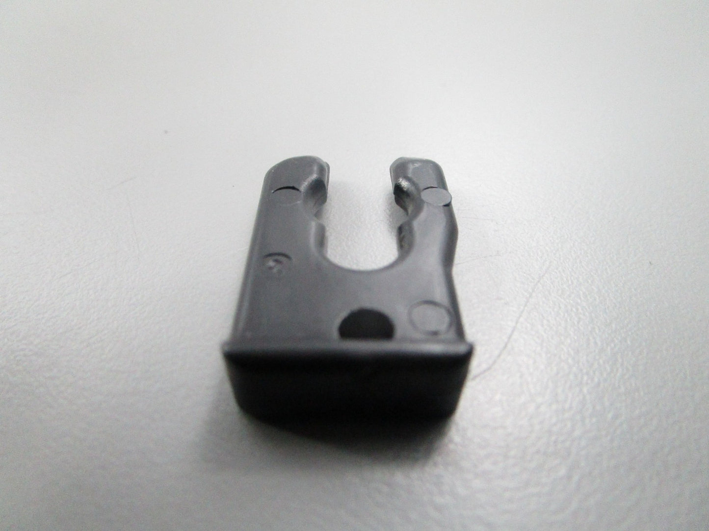 NEW OEM 333499 0333499 OMC Johnson Evinrude Stop Switch Clip 0810