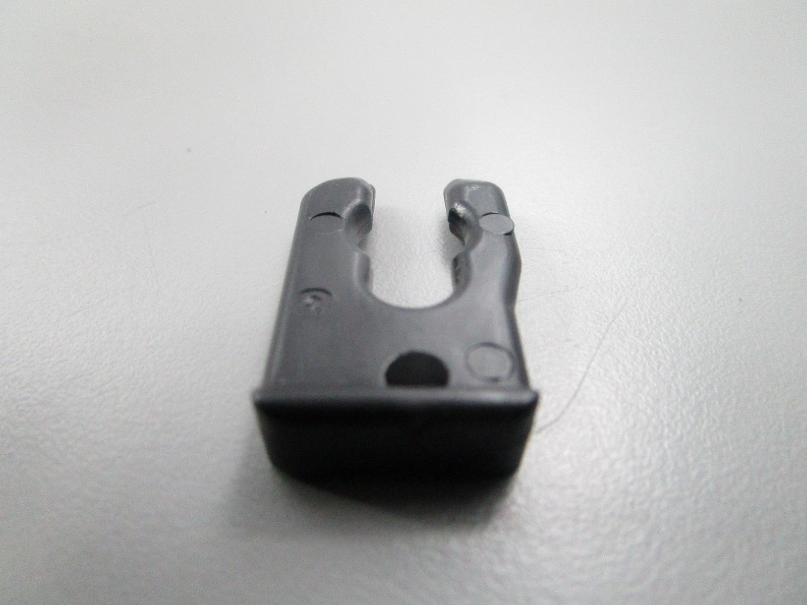 NEW OEM 333499 0333499 OMC Johnson Evinrude Stop Switch Clip 0810