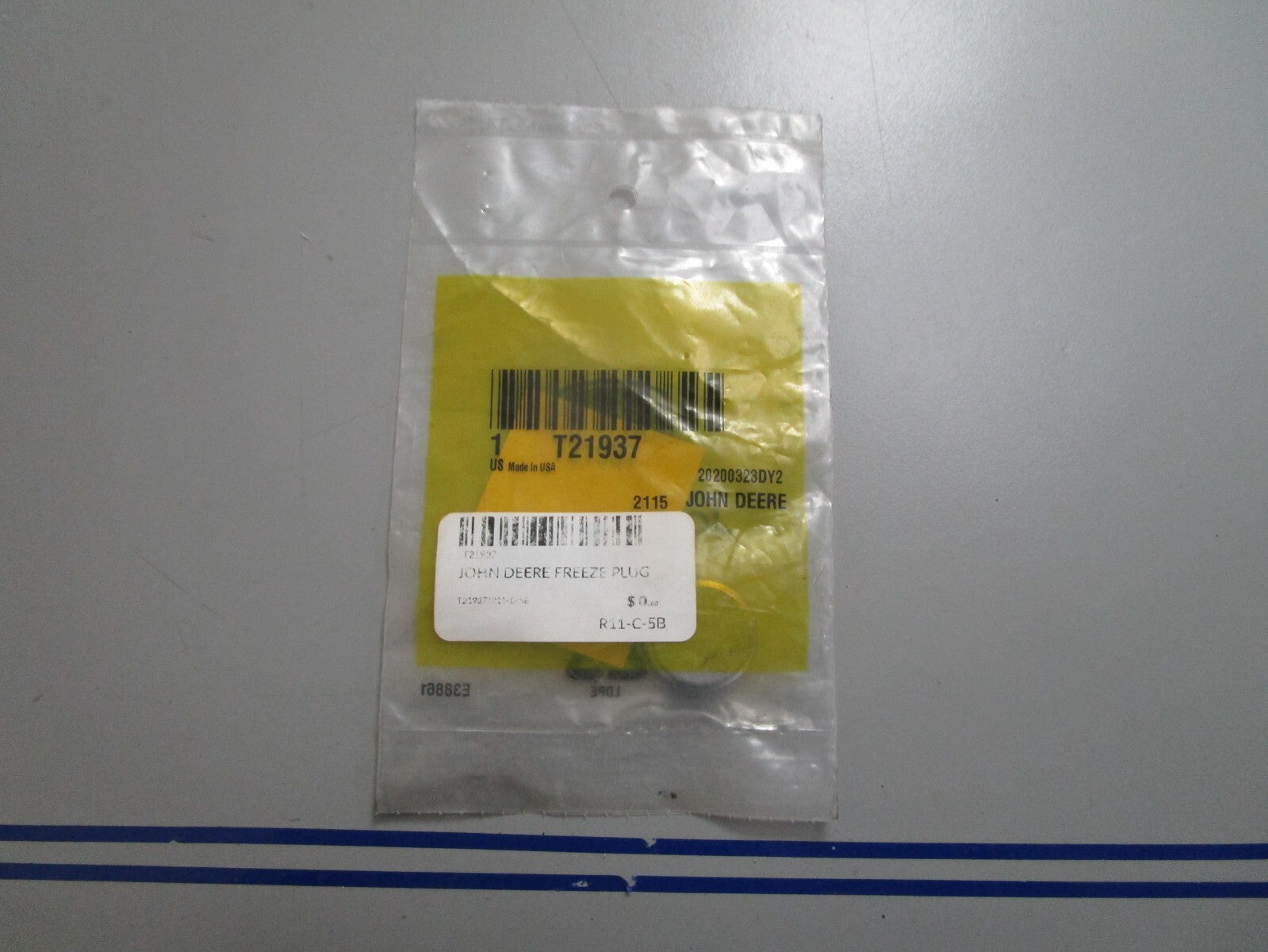 *NEW* 0810 John Deere Plug T21937
