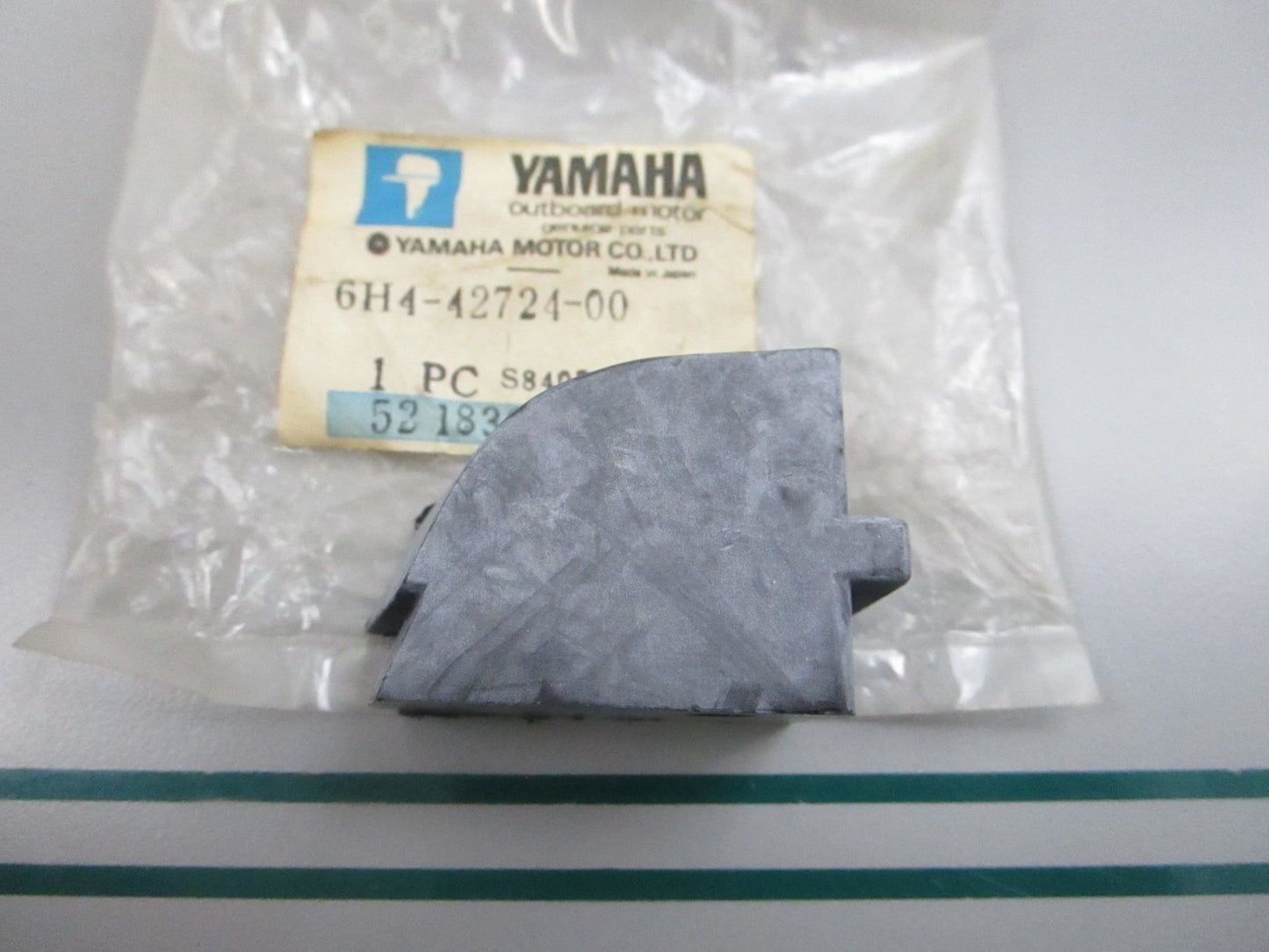 NEW OEM 6H4-42724-00-00 Yamaha Grommet 0810