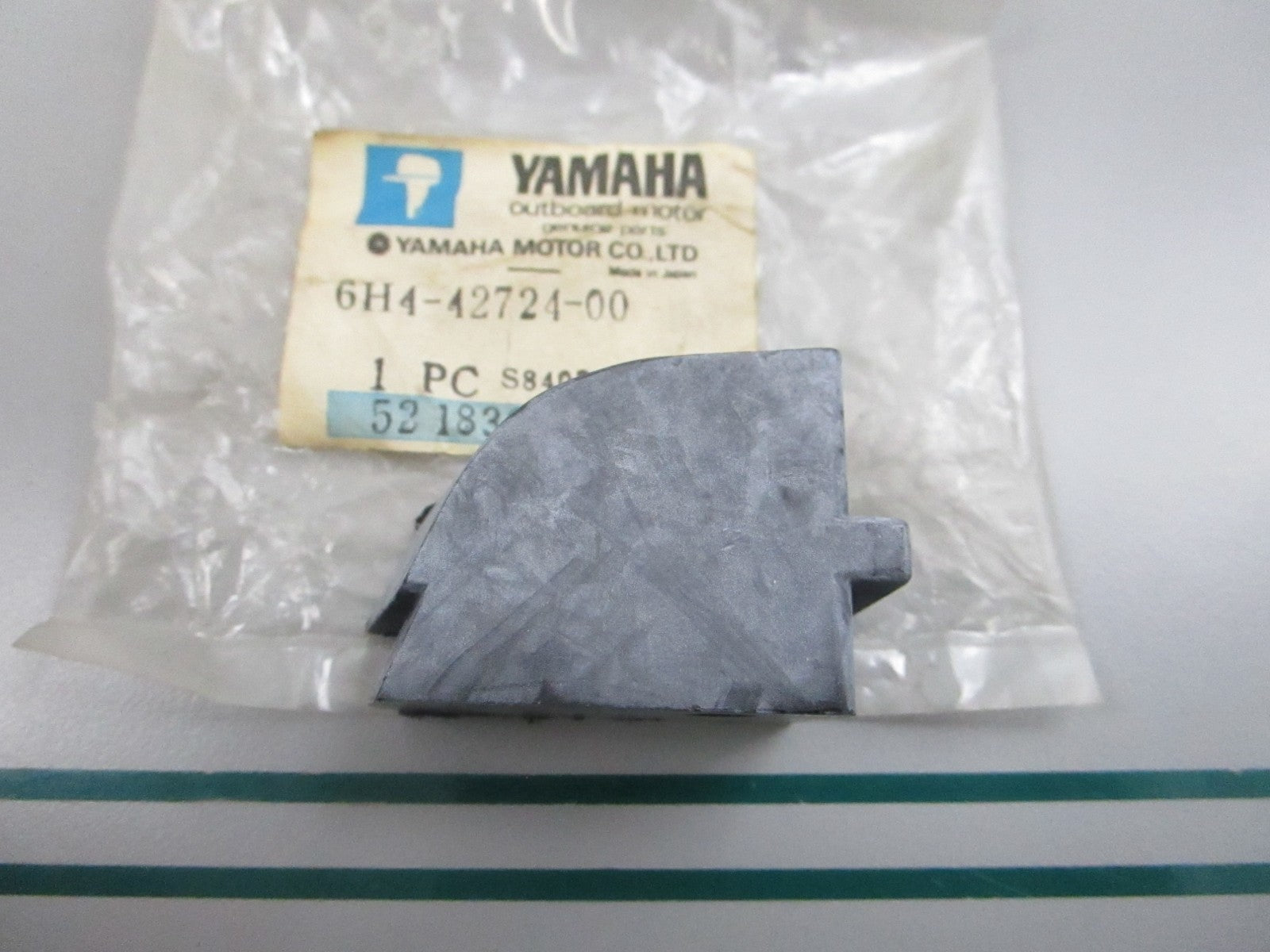 NEW OEM 6H4-42724-00-00 Yamaha Grommet 0810
