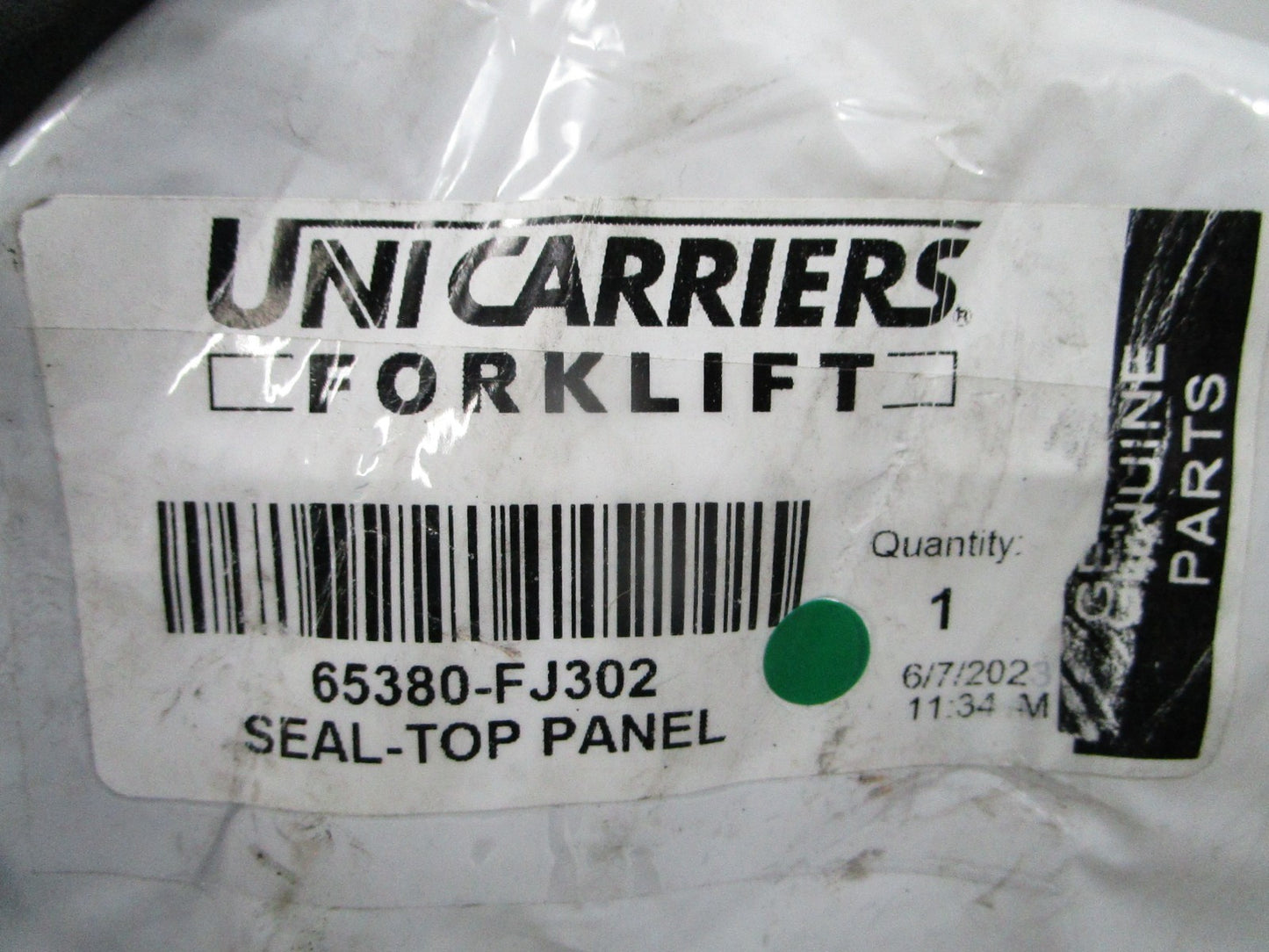 NEW OEM 65380-FJ302 Nissan Unicarriers Top Panel Seal 0810