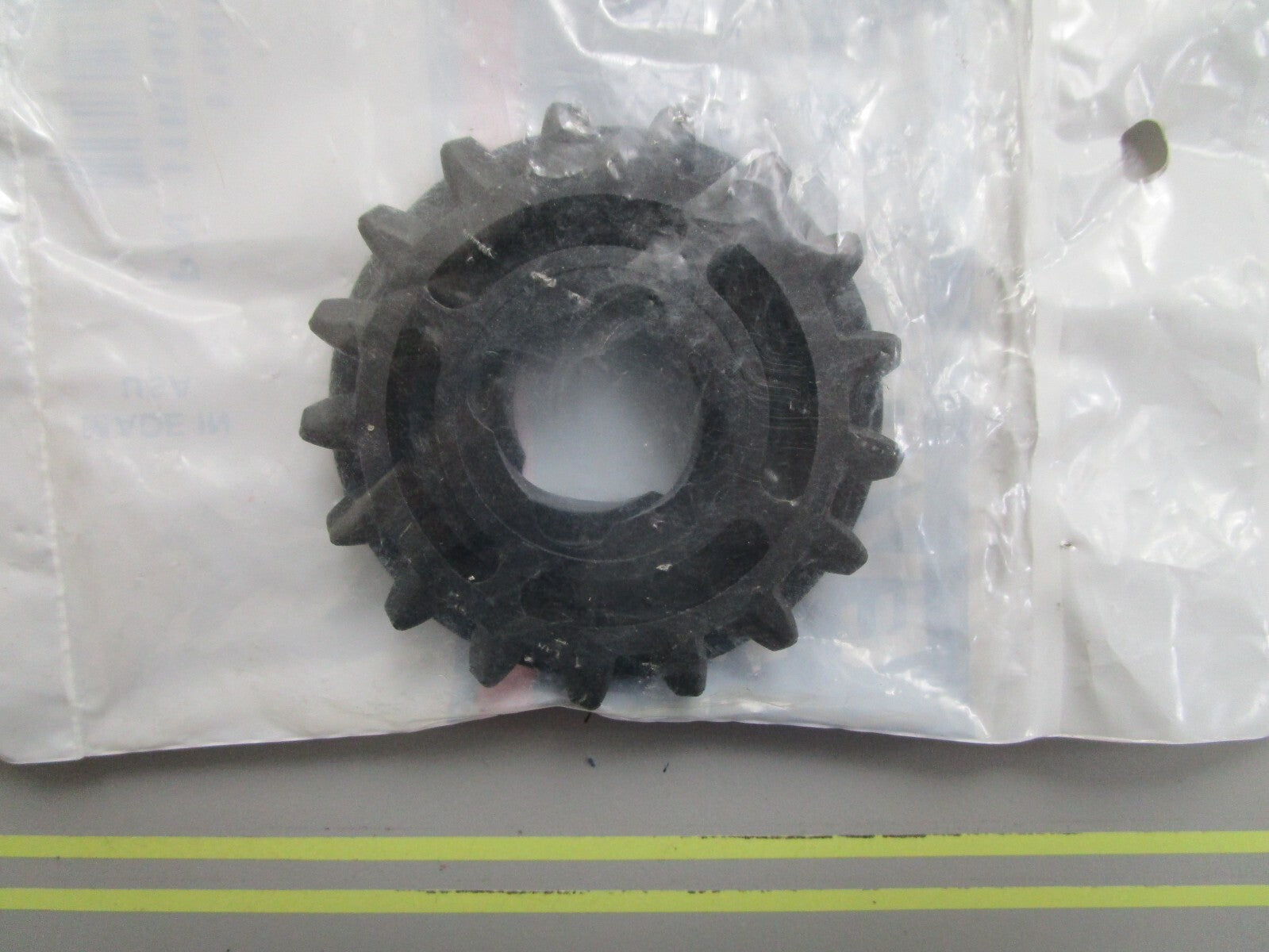 *NEW OEM* 0820 OMC Johnson Evinrude Pinion 318940 0318940