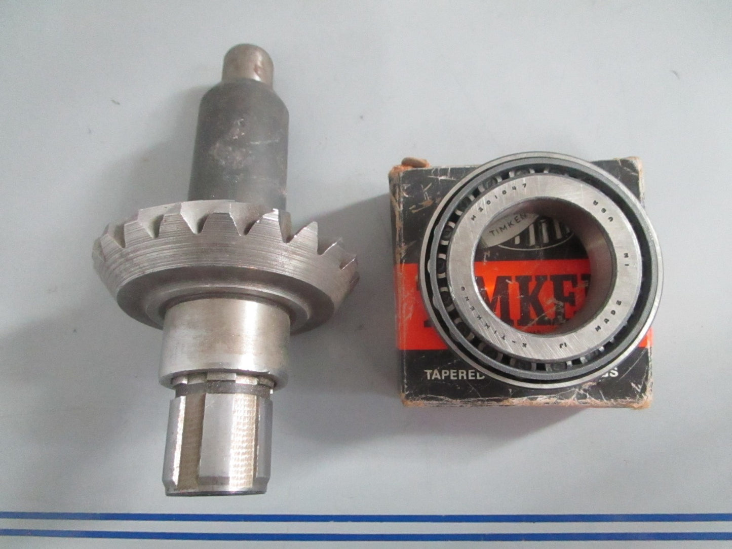 NEW OEM 383115 0383115 OMC Johnson Evinrude Shaft Gear & Bearing 0820