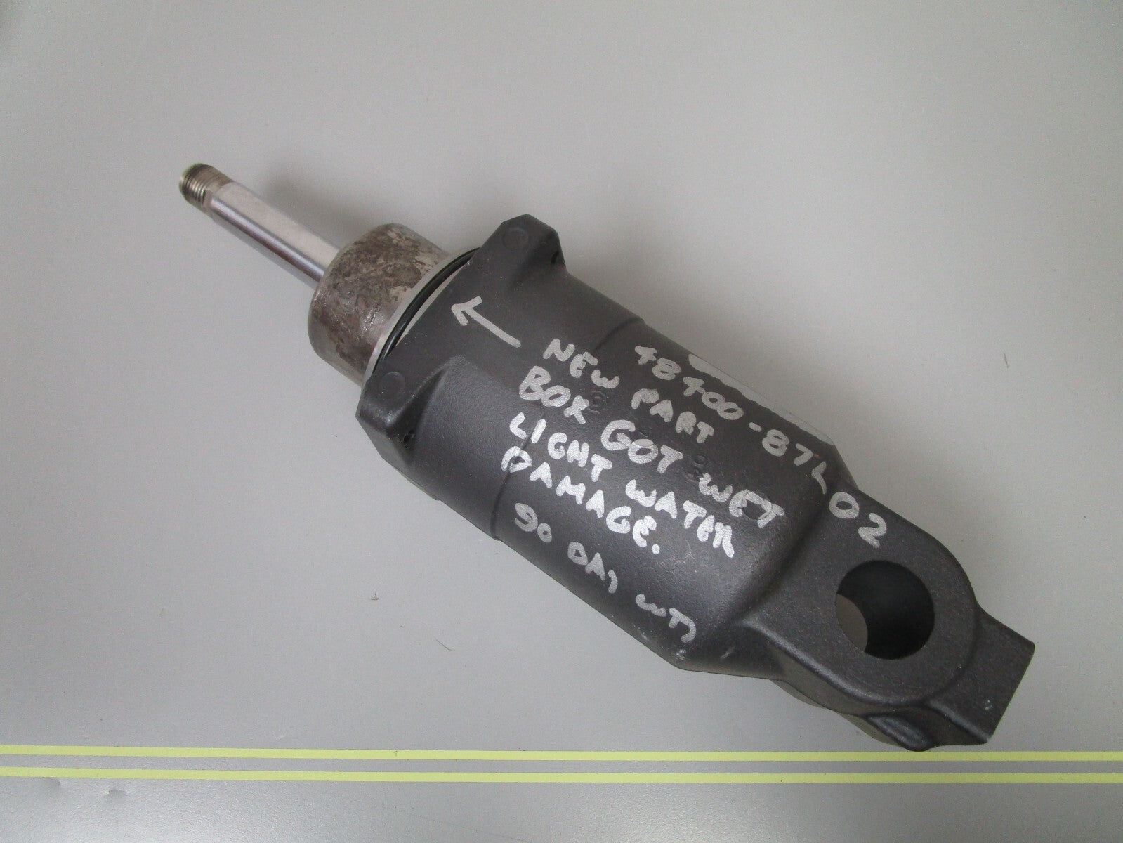 *NEW OEM* *6 MONTH WARRANTY* 0720 Suzuki 70 80 90 hp Manifold Ay 48400-87L02