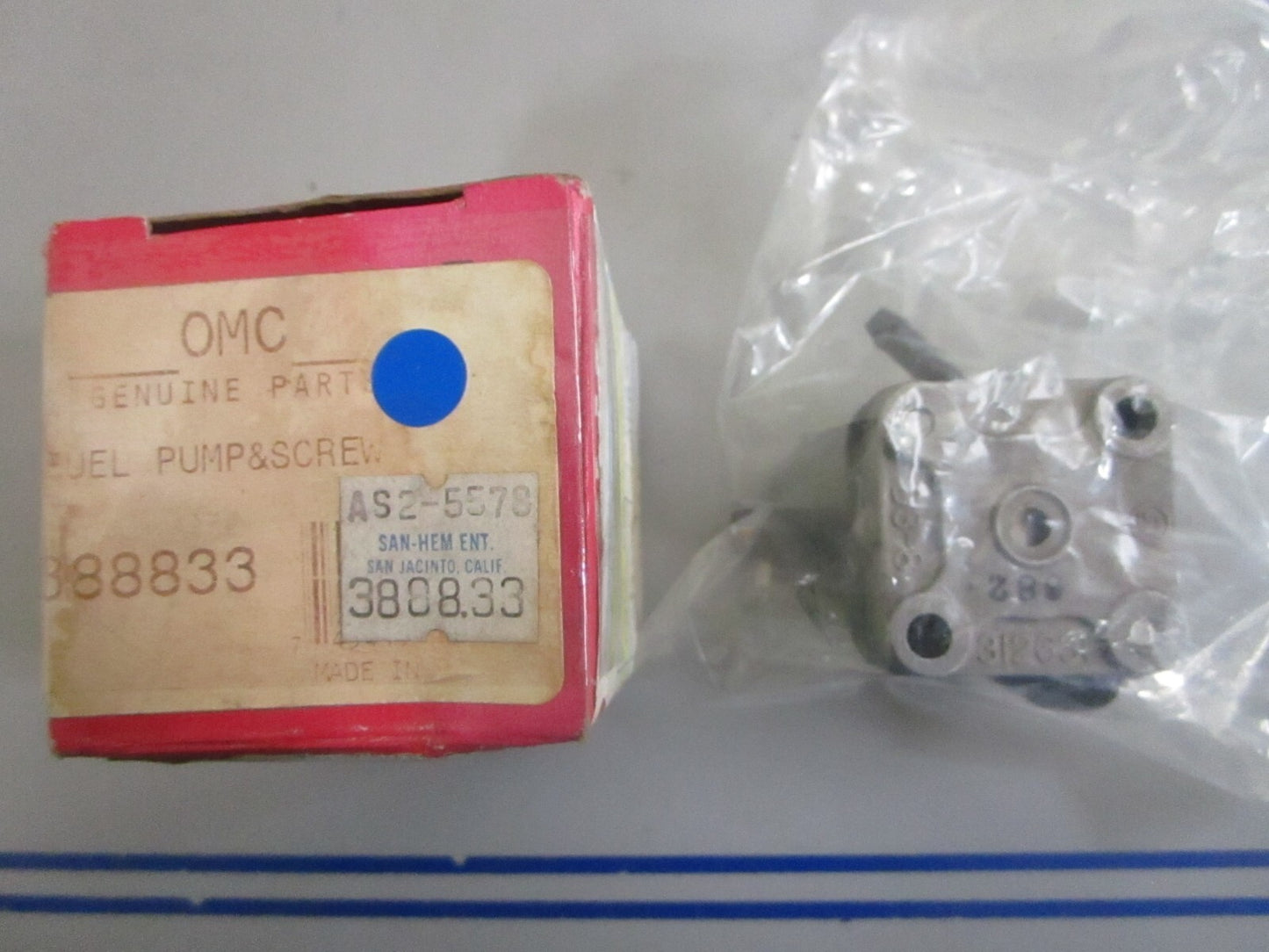 *NEW OEM* 0810 OMC Johnson Evinrude Fuel Pump & Screw 388833 0388833