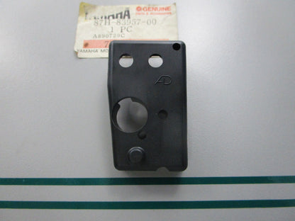 NEW OEM 87H-83957-00-00 Yamaha Lever Holder Cap 0810