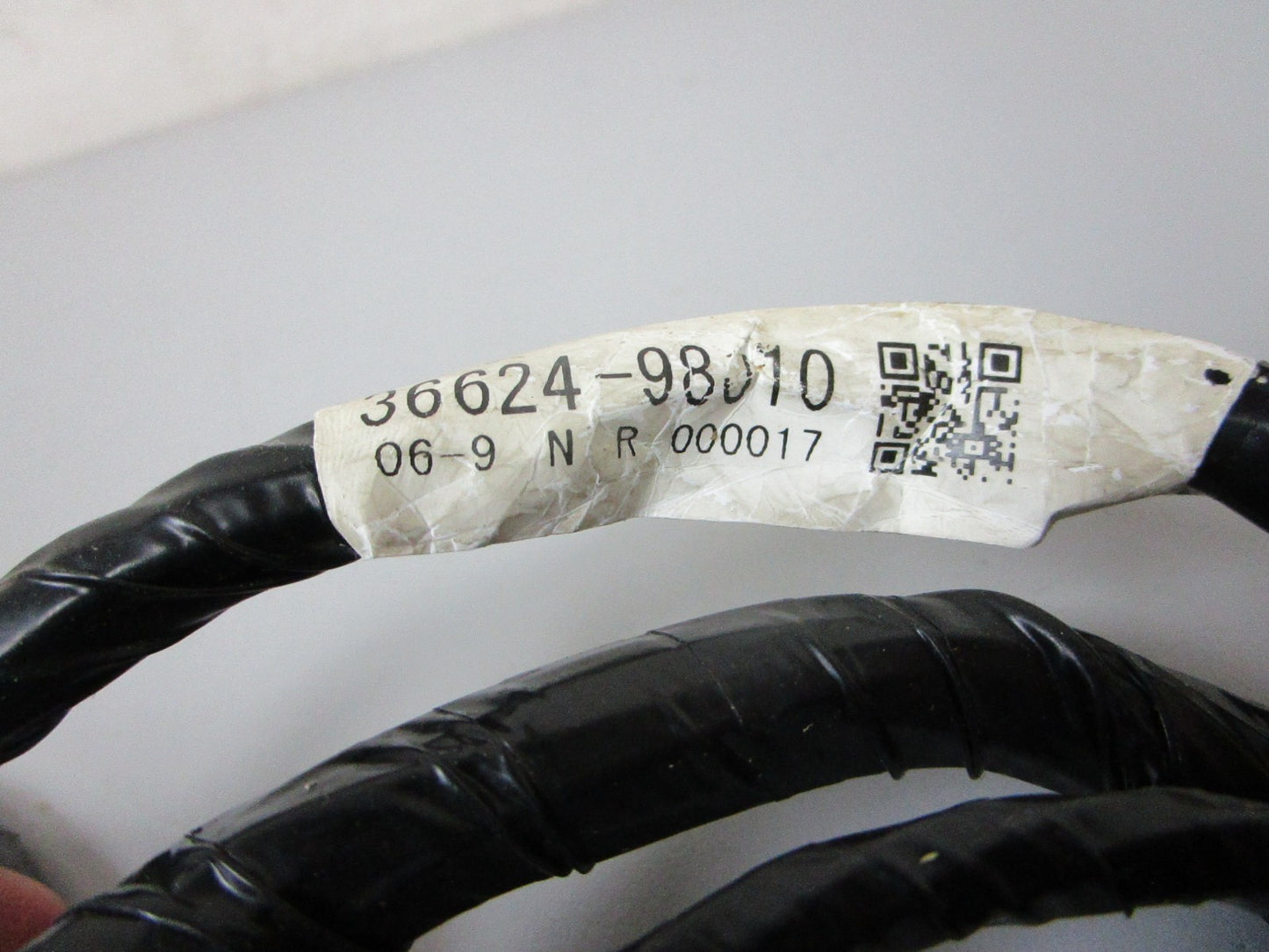 NEW OEM Suzuki 36624-98J10 2007- 2011 300hp Wire Harness Ay 0720