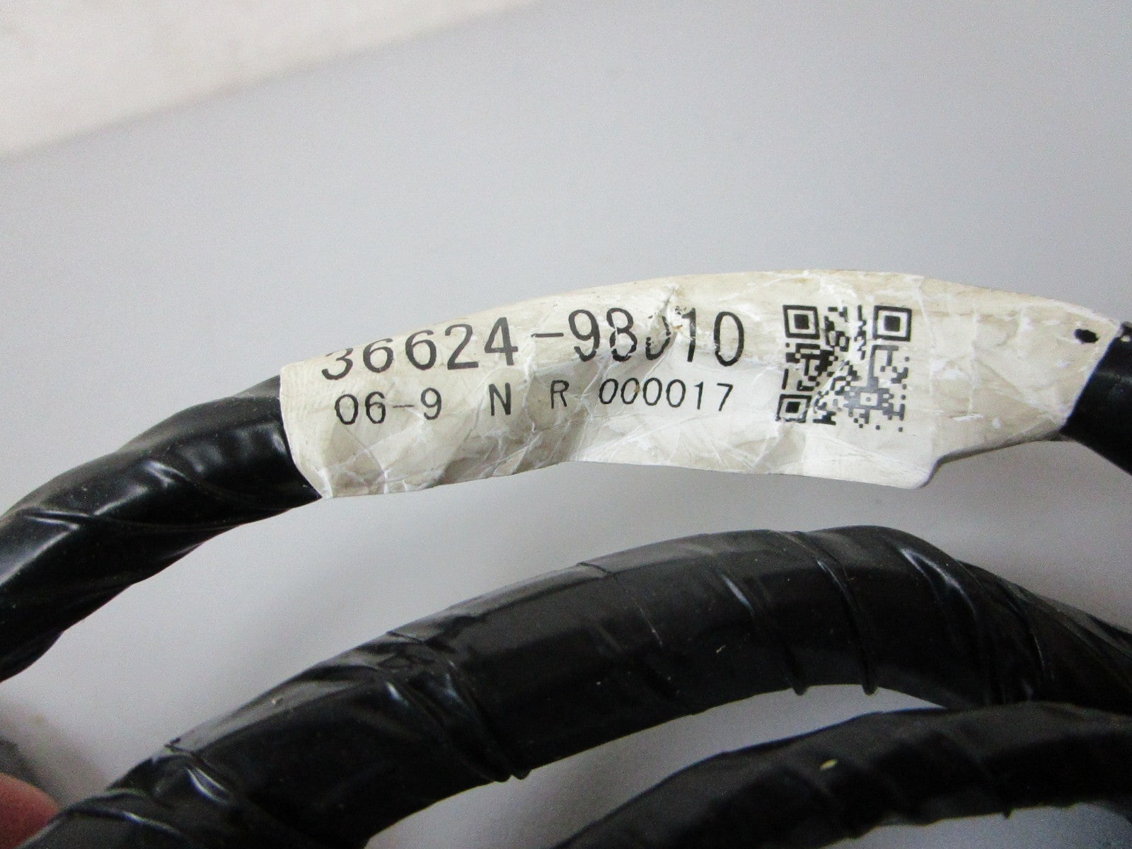 NEW OEM Suzuki 36624-98J10 2007- 2011 300hp Wire Harness Ay 0720