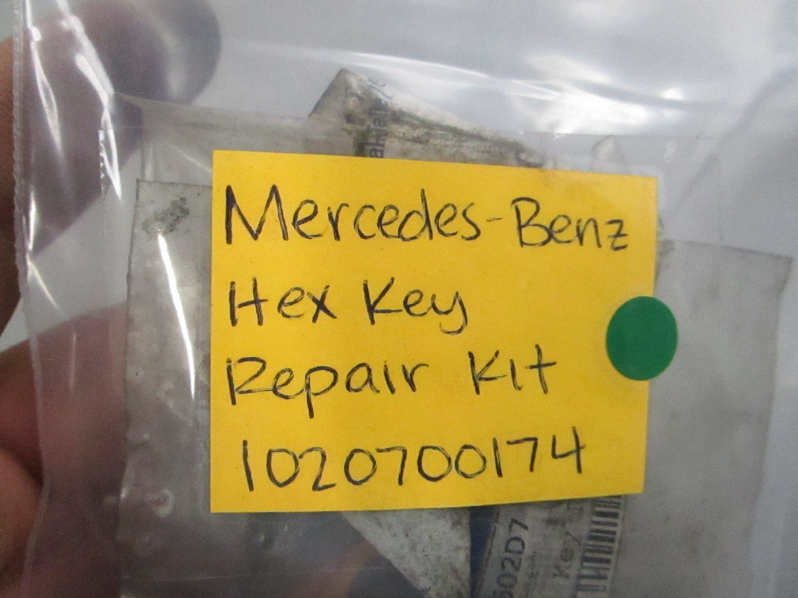 NEW OEM 1020700174 Mercedes-Benz Hex Key Repair Kit 0810