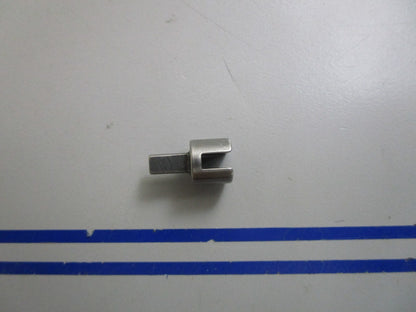 *NEW OEM* 0810 OMC Johnson Evinrude Pump Coupling 914053 0914053