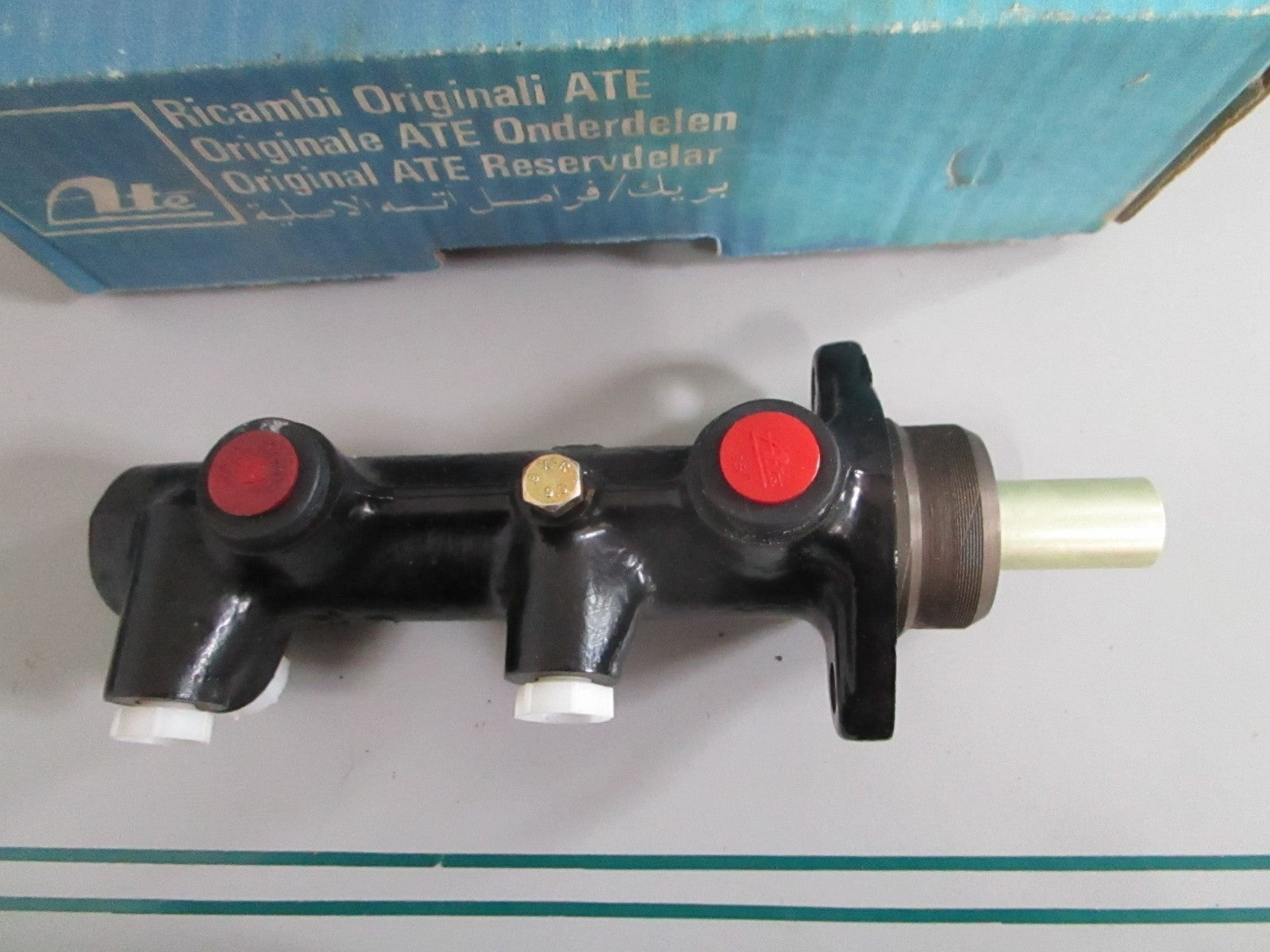 NEW OEM 0024309301 Mercedes-Benz ATE Brake Master Cylinder 0820