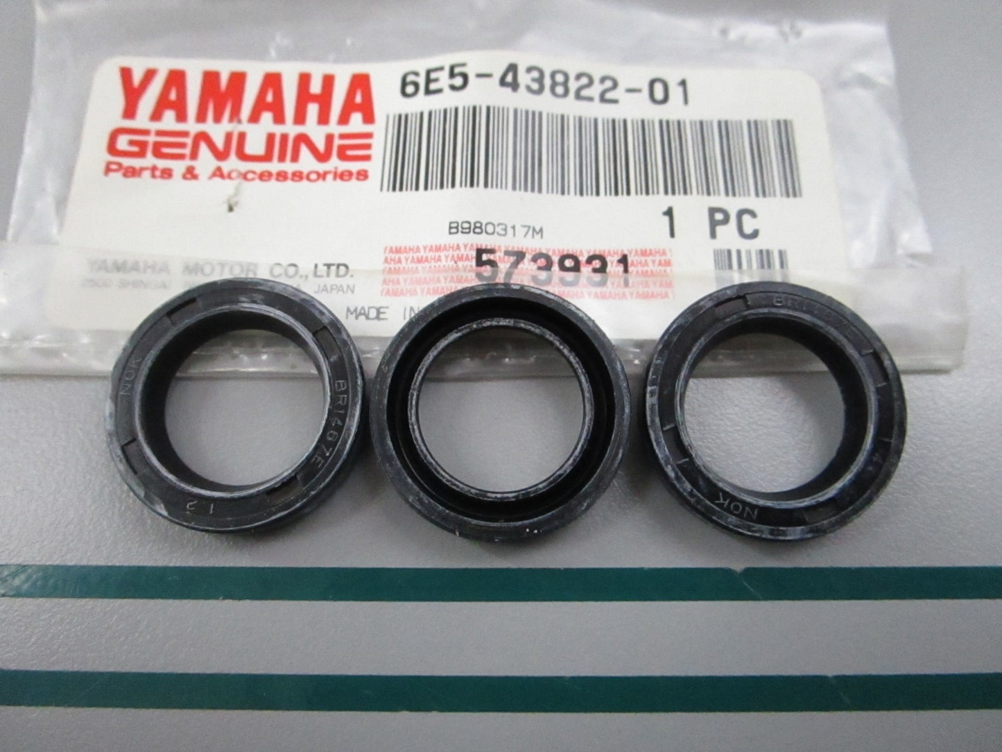 NEW OEM (LOT OF 3) 6E5-43822-01-00 Yamaha Trim Dust Seal 0810