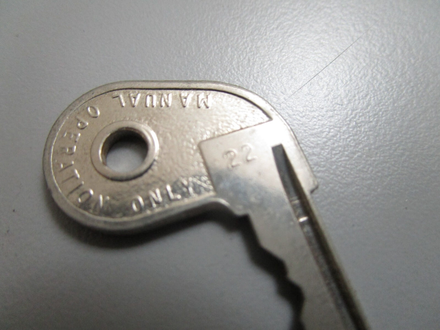 *NEW OEM* 0810 OMC Johnson Evinrude Ignition Key 73-22 501787 0501787