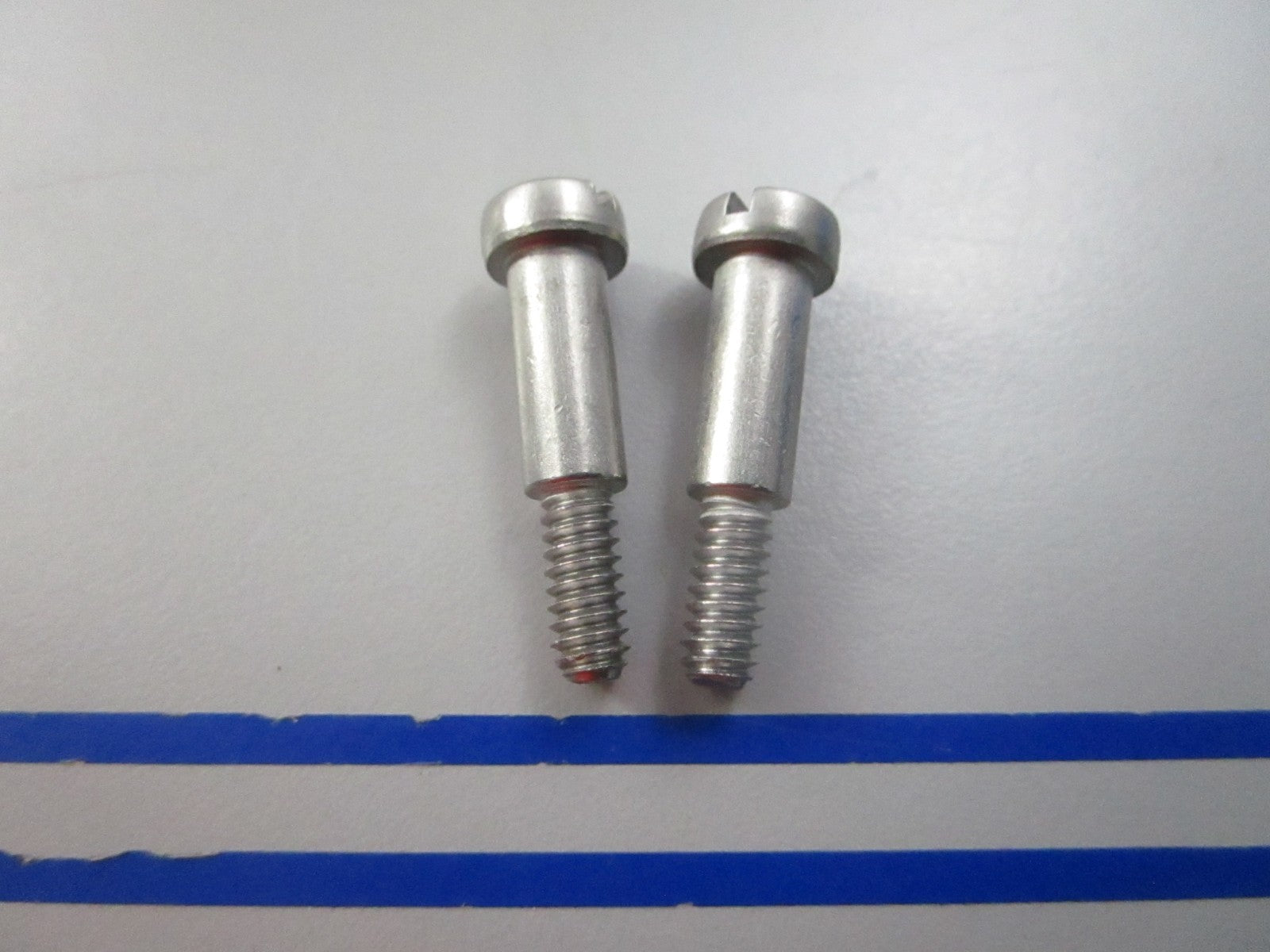 NEW OEM (LOT OF 2) 312831 0312831 OMC Johnson Evinrude Screw 0810