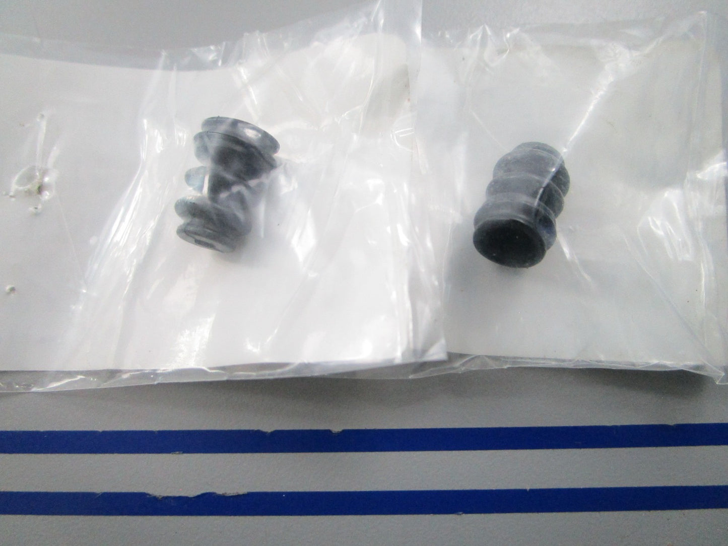 NEW OEM (LOT OF 2) 3R3-03311-1 3R3033111 Tohatsu Rubber Boot 0810