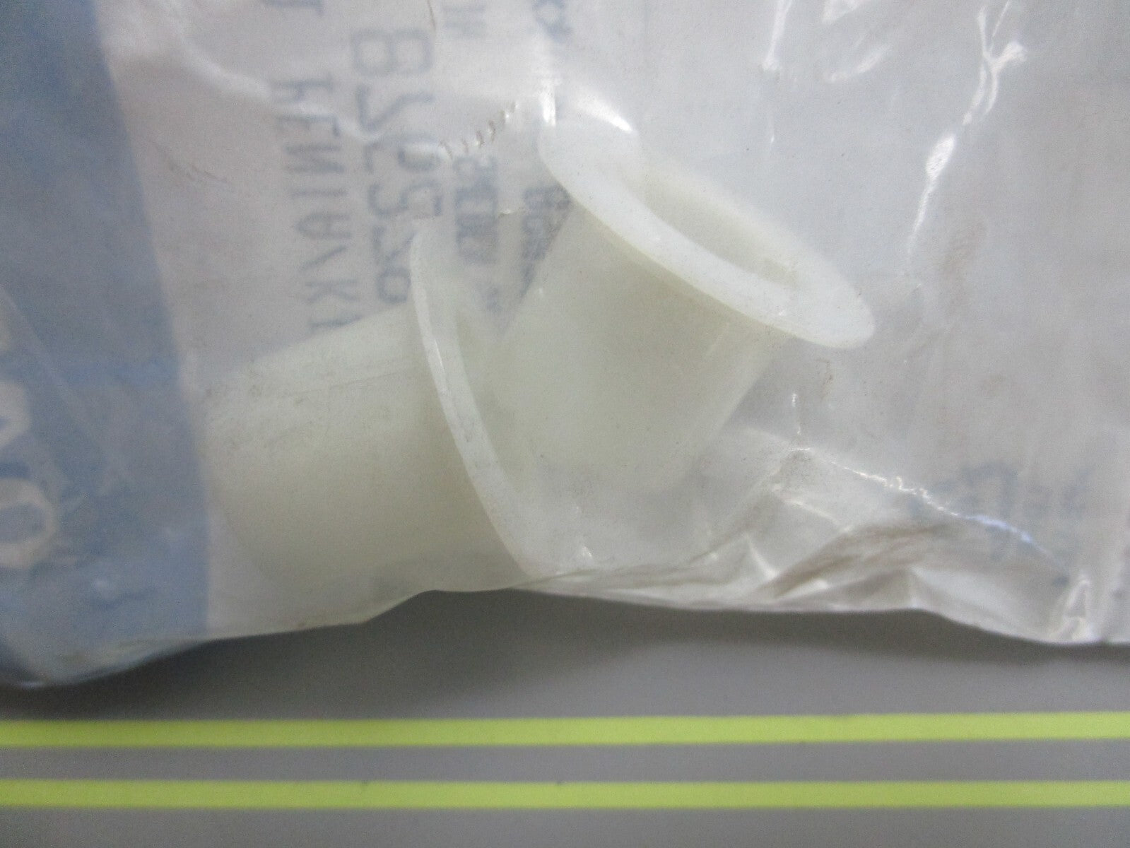 *NEW OEM* 0810 Volvo Penta Bushing Kit 876279