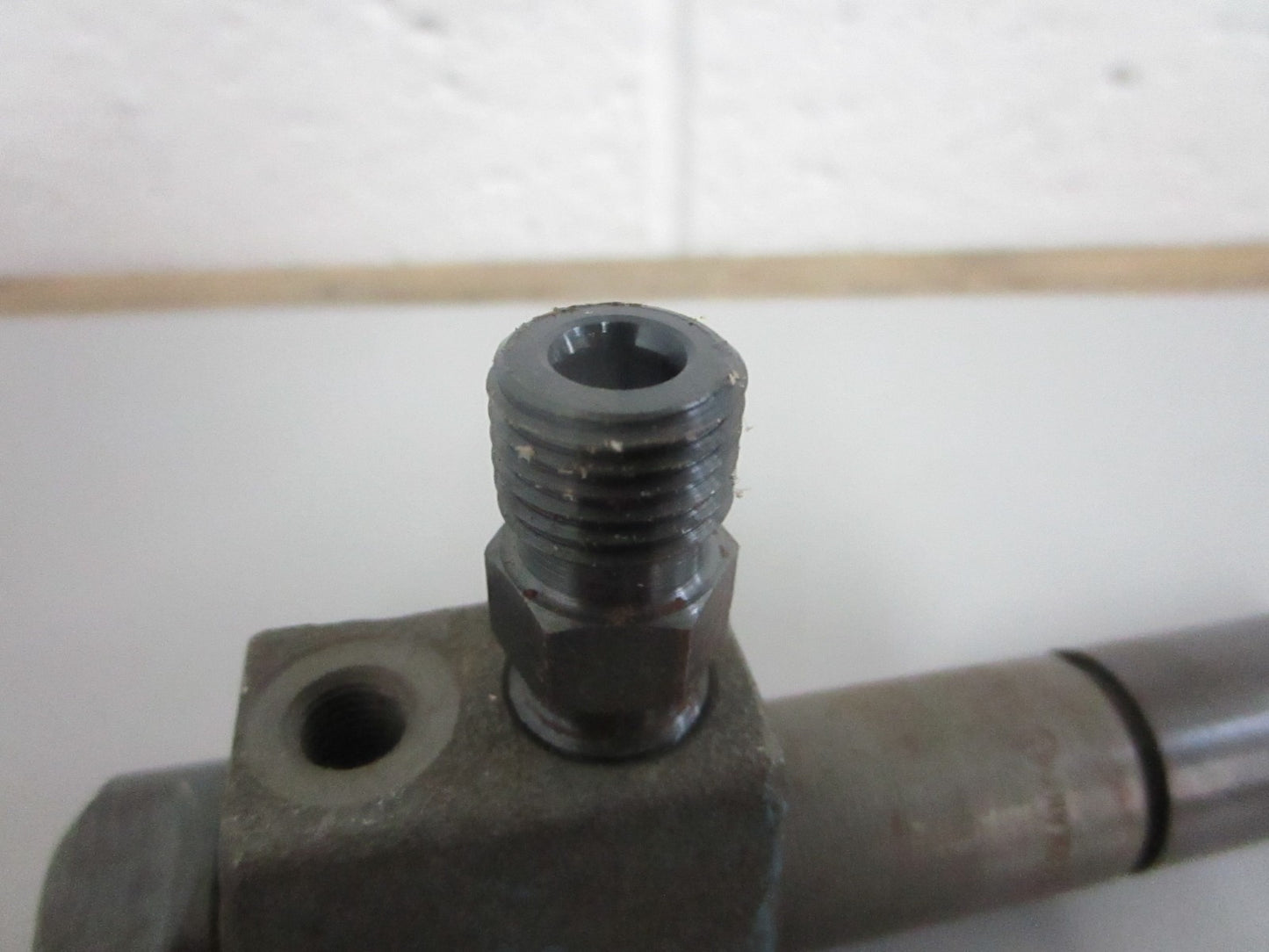 *NEW OEM* 0820 Volvo Penta Fuel Injector 833191