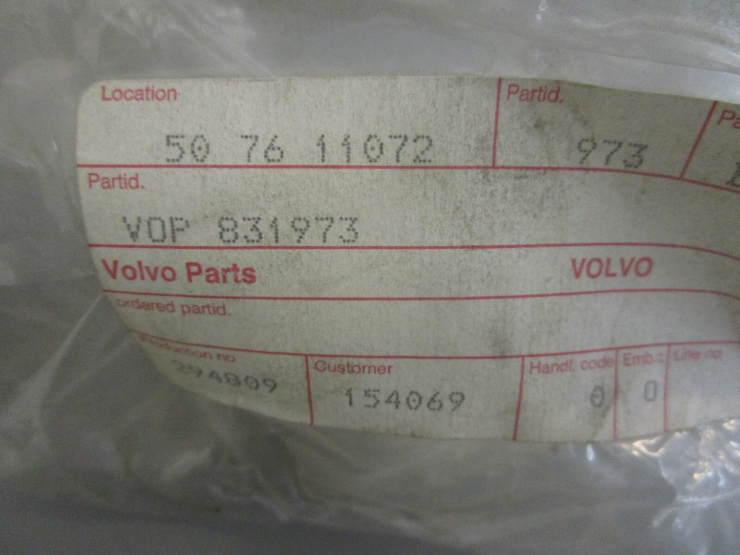 *NEW OEM* 0820 Volvo Penta Engine Bracket 831973