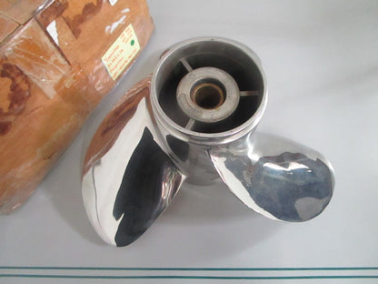 NEW OEM 6R1-45976-A0-00 Yamaha 150-300HP 3×15¼×15 Propeller 0820
