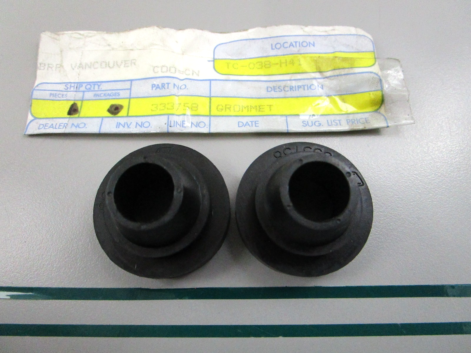 OMC Johnson Evinrude NEW OEM Water Tube Grommet 333758 0333758 (LOT OF 2) 0810