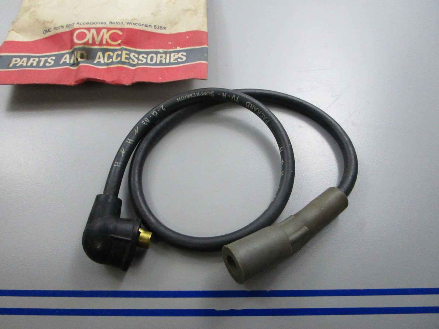 *NEW OEM* 0810 OMC Johnson Evinrude Spark Plug 979752 0979752