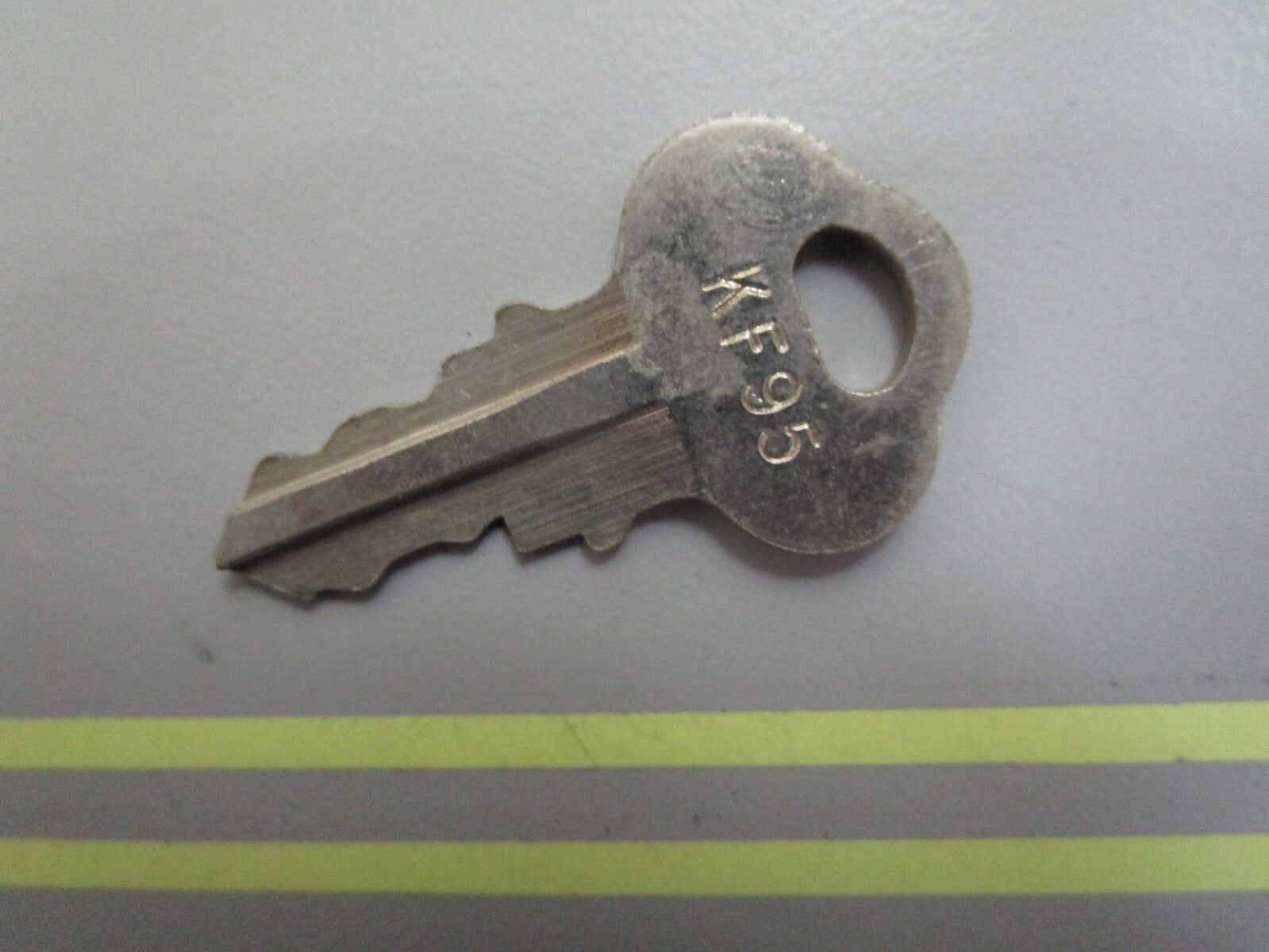 *NEW OEM* 0810 OMC Johnson Evinrude Ignition Key KF95 501610 0501610