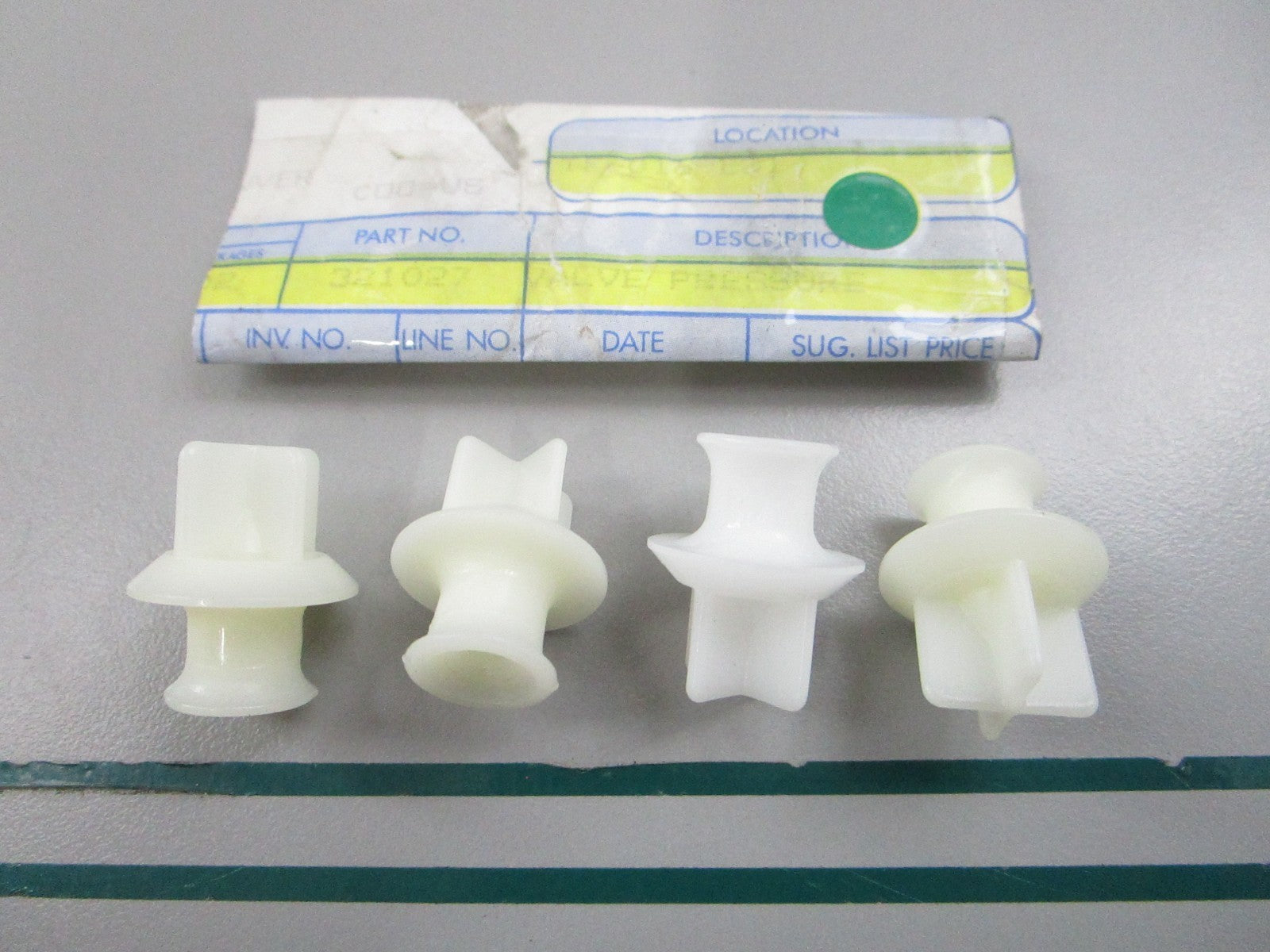 NEW OEM (LOT OF 4) 321027 0321027 OMC Johnson Evinrude Pressure Valve 0810