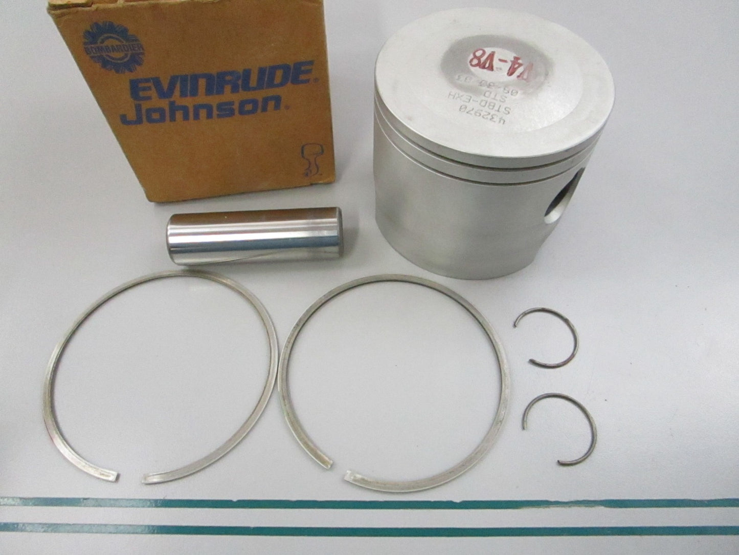 NEW OEM 5006676 OMC Johnson Evinrude Piston Kit 0810