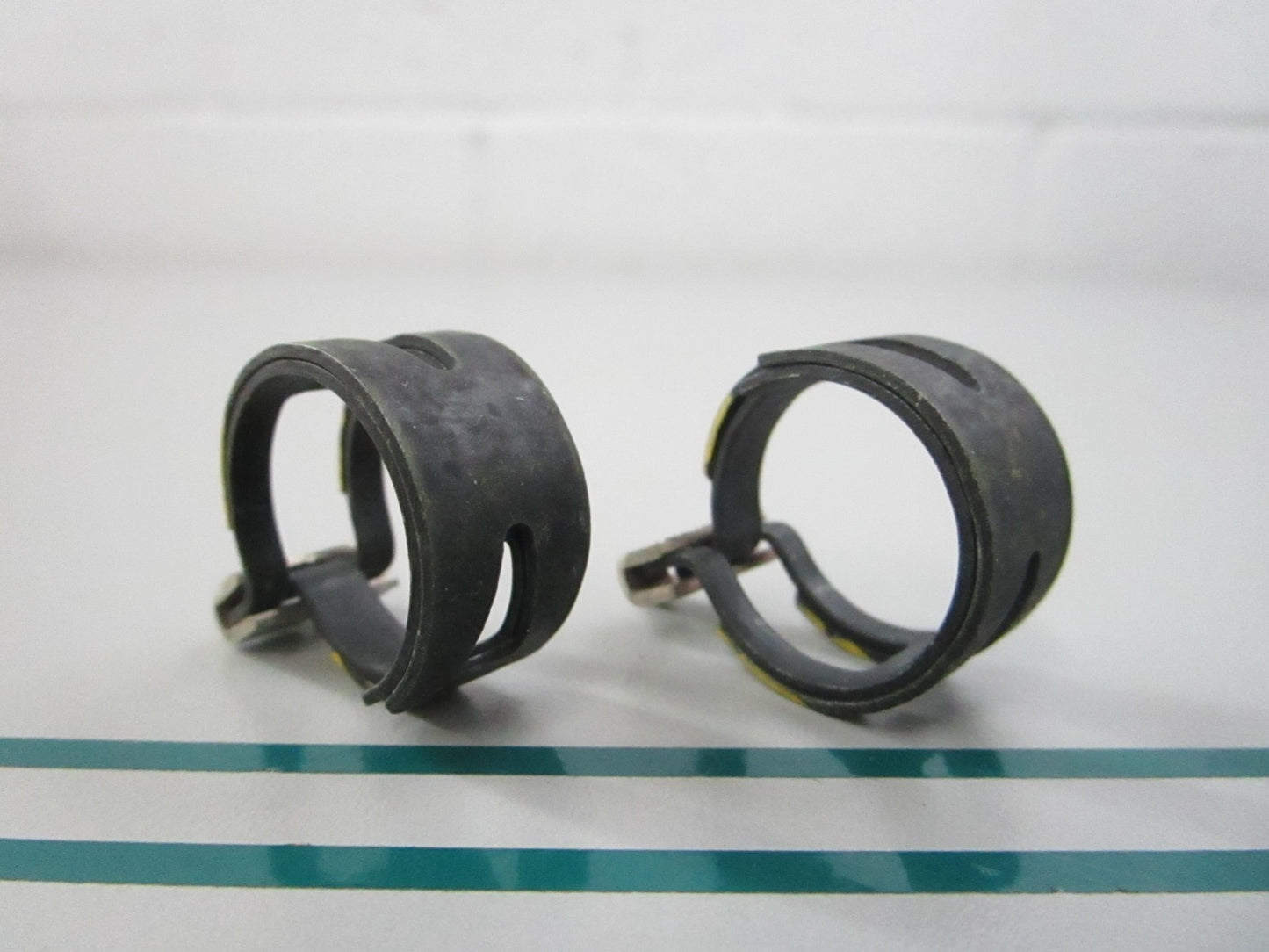 NEW OEM (LOT OF 2) 90467-160A0-00 Yamaha Clip 0810
