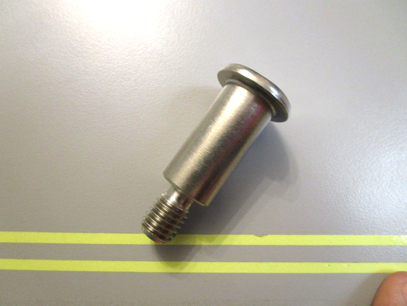 *NEW OEM* 0750 Volvo Penta SHOLDER SCREW 853308
