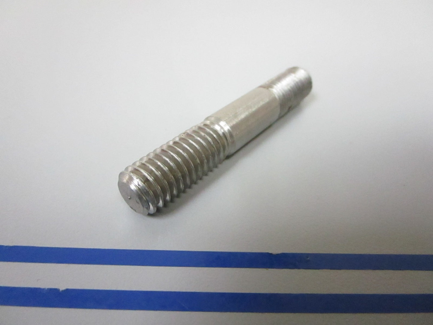 NEW OEM 321926 0321926 OMC Johnson Evinrude Stud 0720