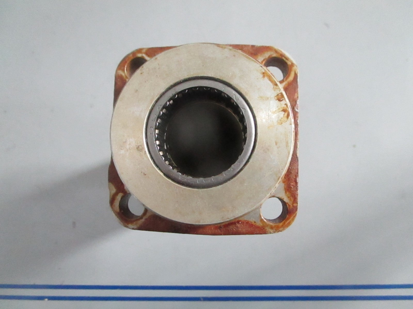 NEW OEM 984977 0984977 OMC Johnson Evinrude Bearing Housing 0820