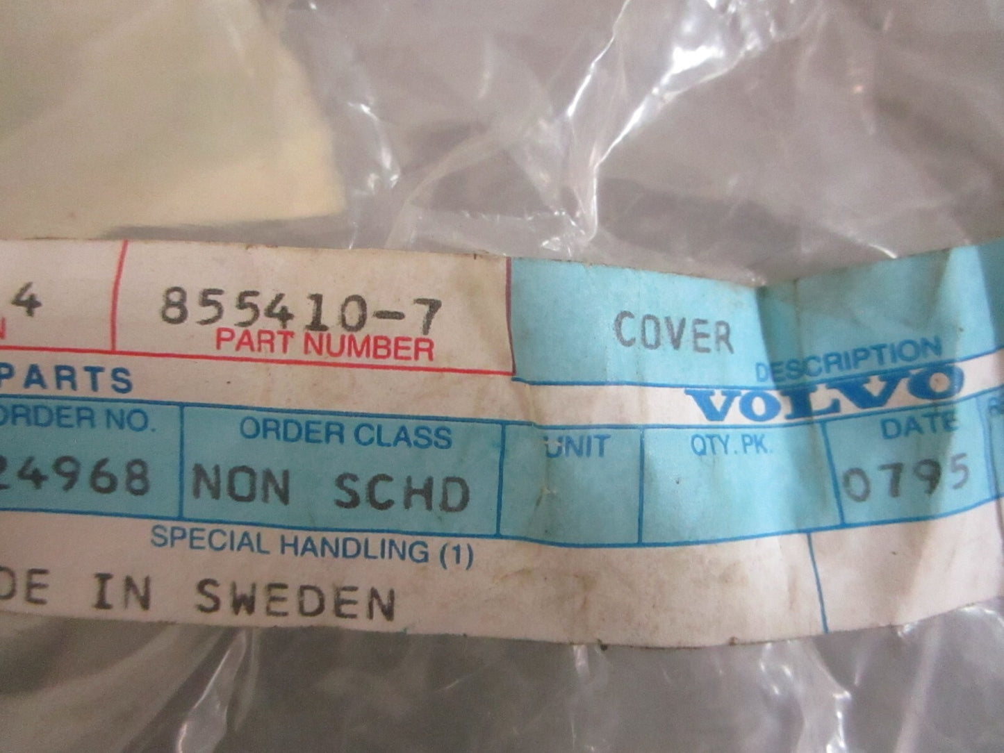 *NEW OEM* 0820 Volvo Penta Cap 855410