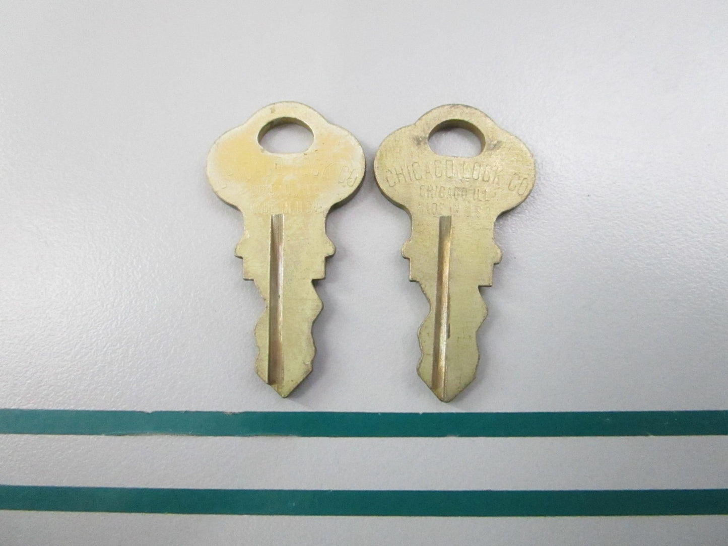 NEW OEM (LOT OF 2) 501556 0501556 OMC Johnson Evinrude KF 41 Ignition Key 0810
