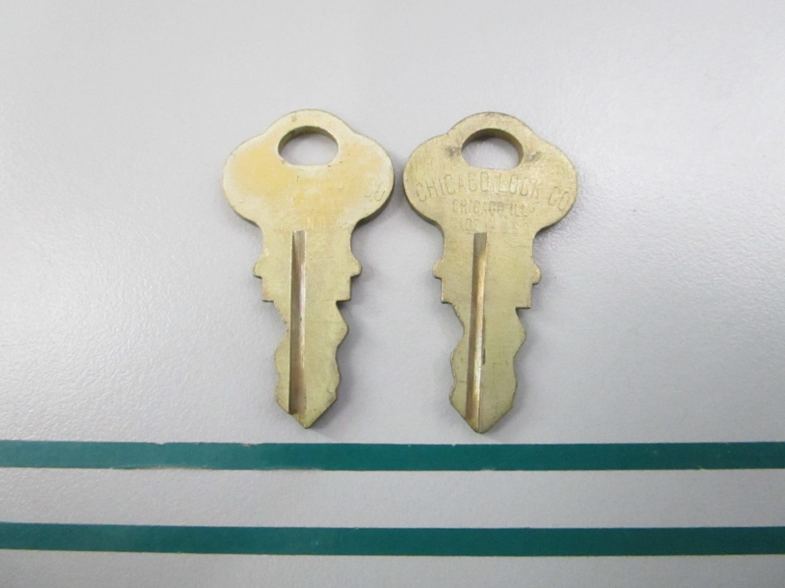 NEW OEM (LOT OF 2) 501556 0501556 OMC Johnson Evinrude KF 41 Ignition Key 0810