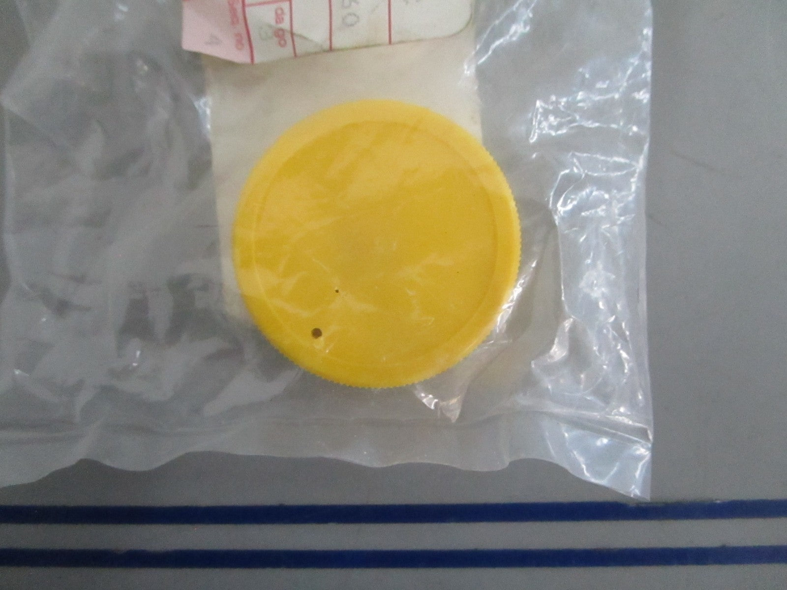 *NEW OEM* 0820 Volvo Penta Cap 3858079