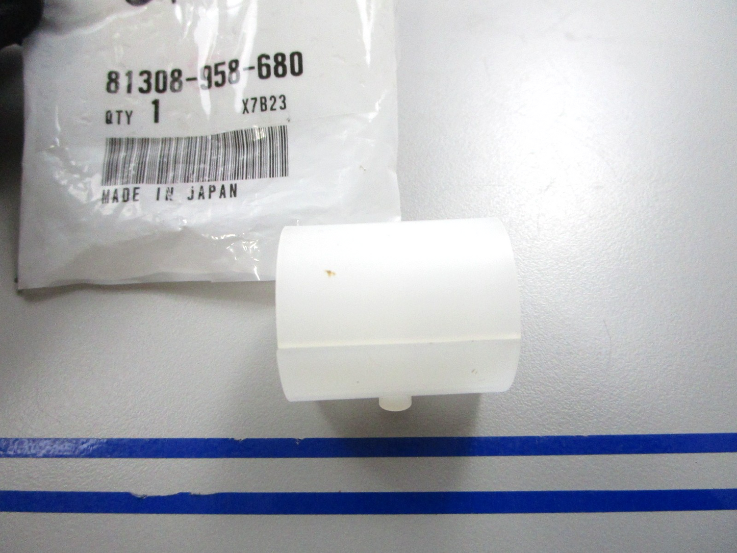 *NEW OEM* 0810 Honda Spacer 81308-958-680