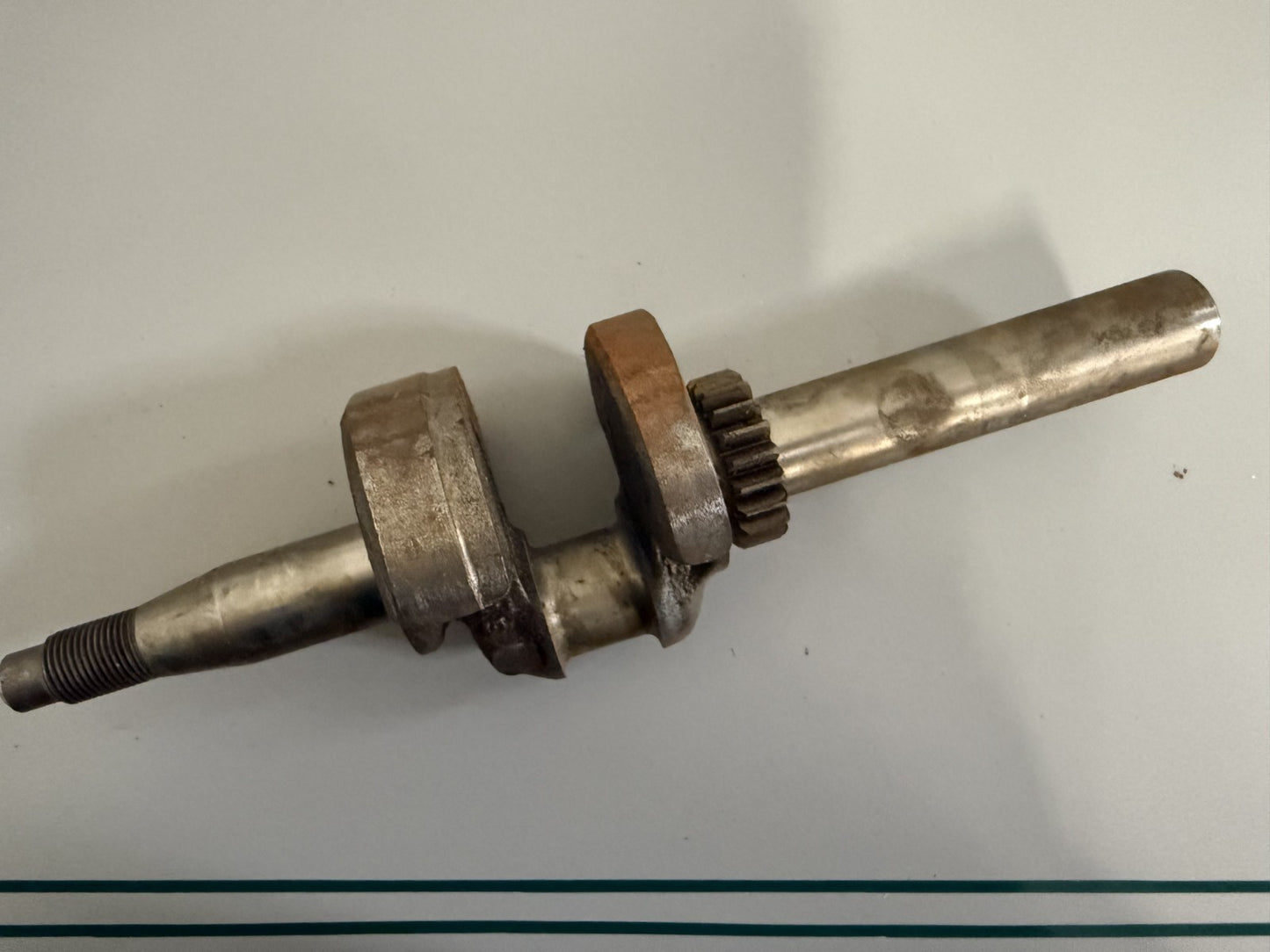 NEW OEM 261293 Briggs & Stratton Crankshaft 0820