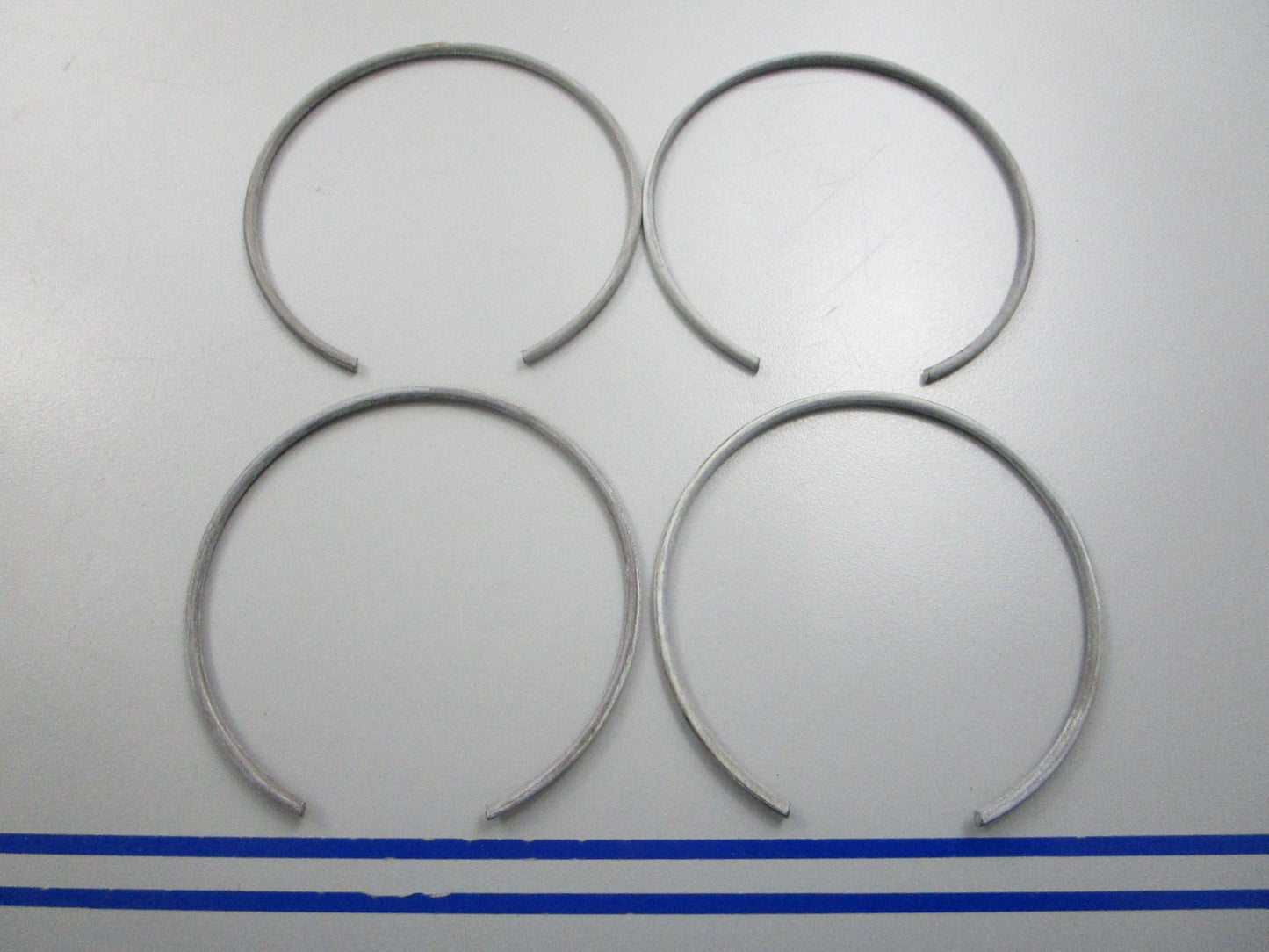 NEW OEM (LOT OF 4) 305558 0305558 OMC Johnson Evinrude Retaining Ring 0810