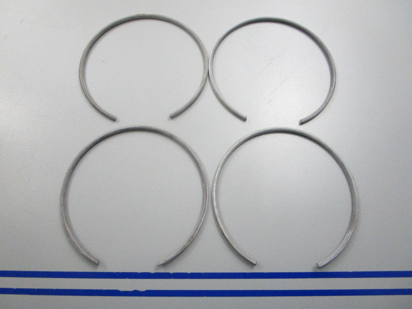 NEW OEM (LOT OF 4) 305558 0305558 OMC Johnson Evinrude Retaining Ring 0810