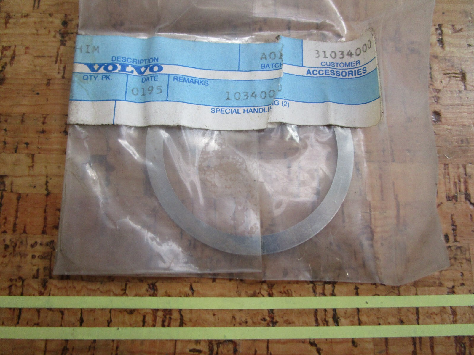 *NEW OEM* 0810 Volvo Penta Shim 944522