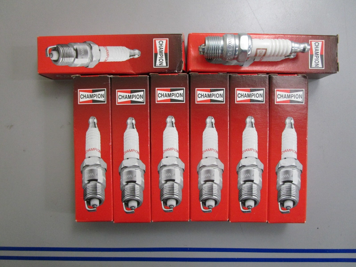 *NEW* (LOT OF 8) 0820 Champion Spark Plug RV8C