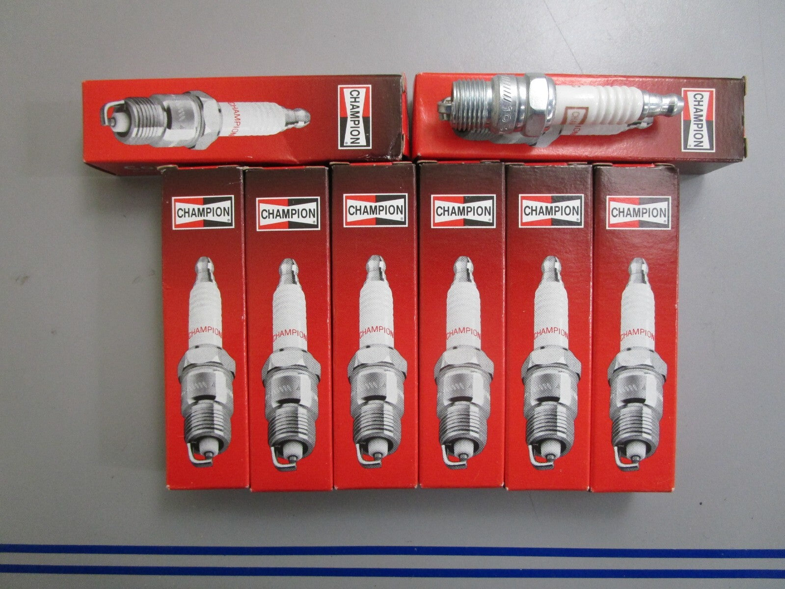 *NEW* (LOT OF 8) 0820 Champion Spark Plug RV8C