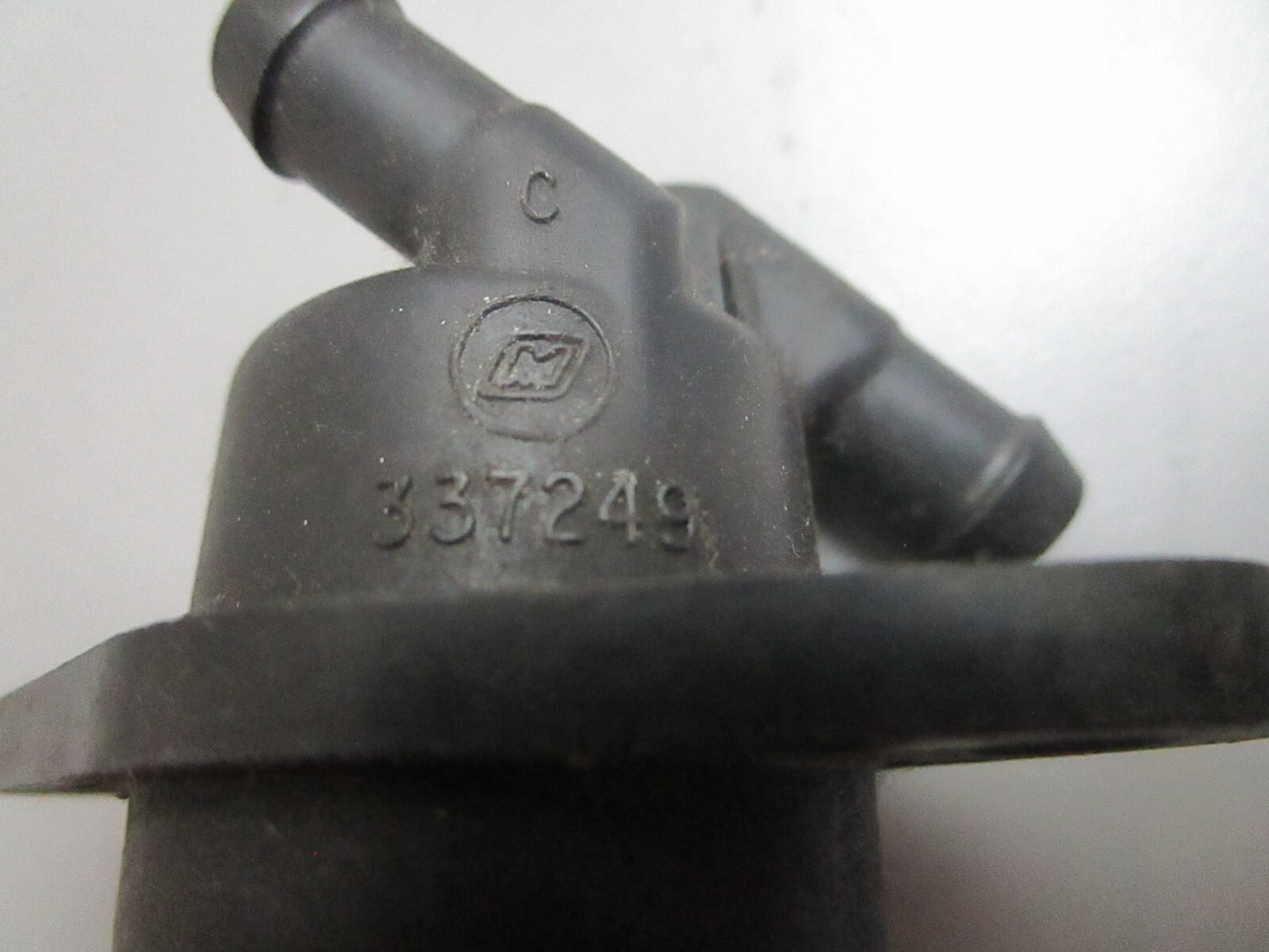 *NEW OEM* 0820 OMC Johnson Evinrude Blow-Off Valve Cover 337249 0337249