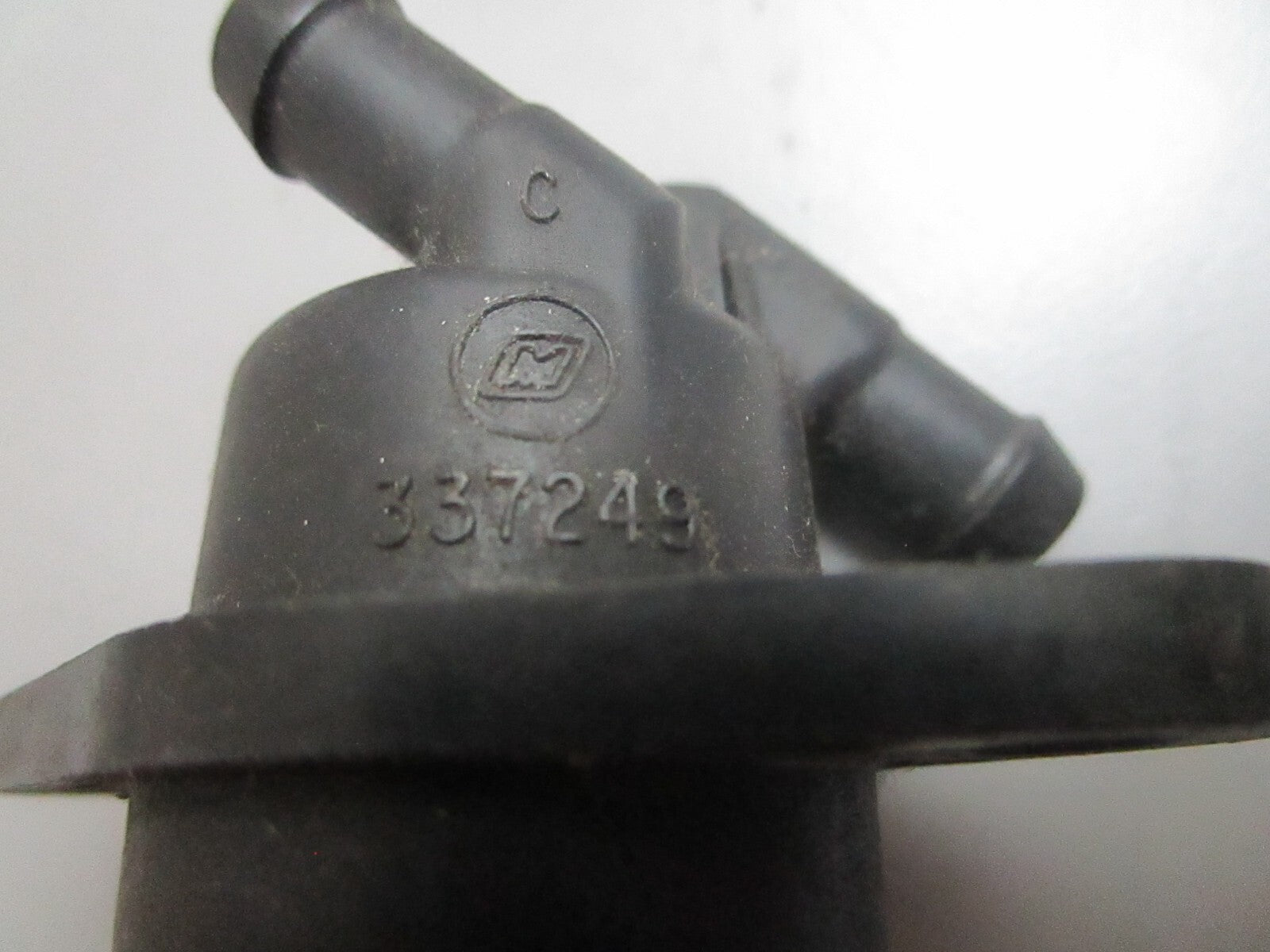 *NEW OEM* 0820 OMC Johnson Evinrude Blow-Off Valve Cover 337249 0337249