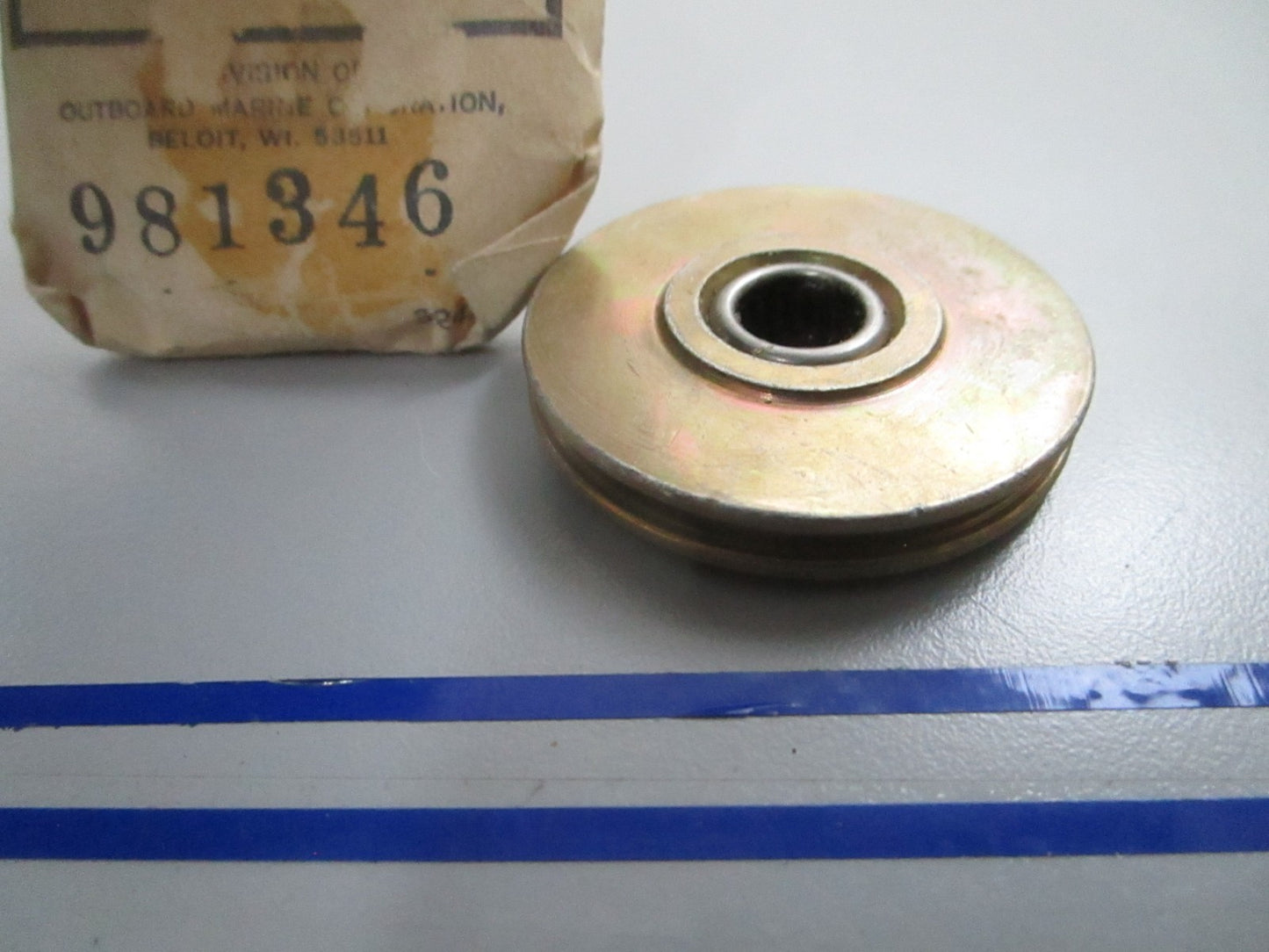 *NEW OEM* 0810 OMC Johnson Evinrude Idler Pulley & Bearing Ay 981346 0981346