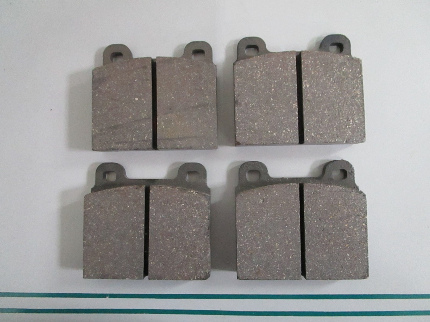 NEW OEM 0014207720 Mercedes-Benz 4 Brake Pad Set 0820